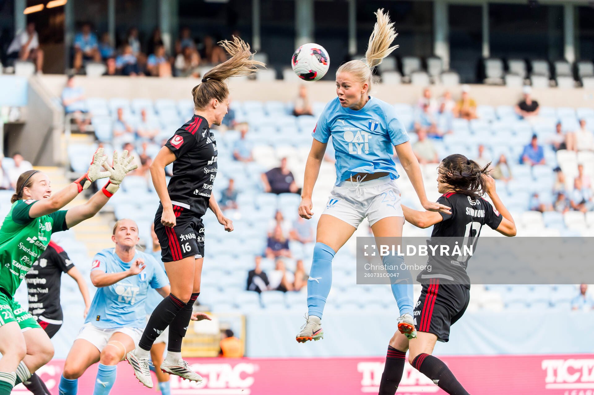 Malmö FFs Älvali Lindström och Piteås Cecilia Edlund