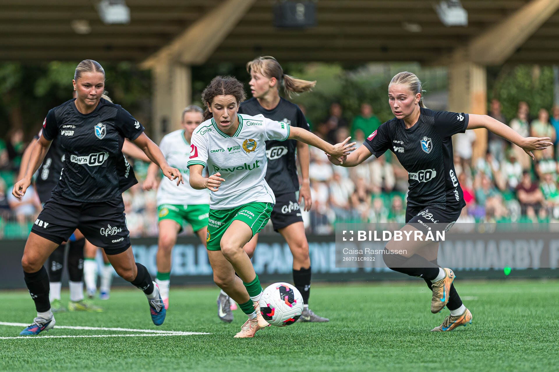 Hammarbys Inés Lorenius  och Växjö DFFs Tilda Sandén