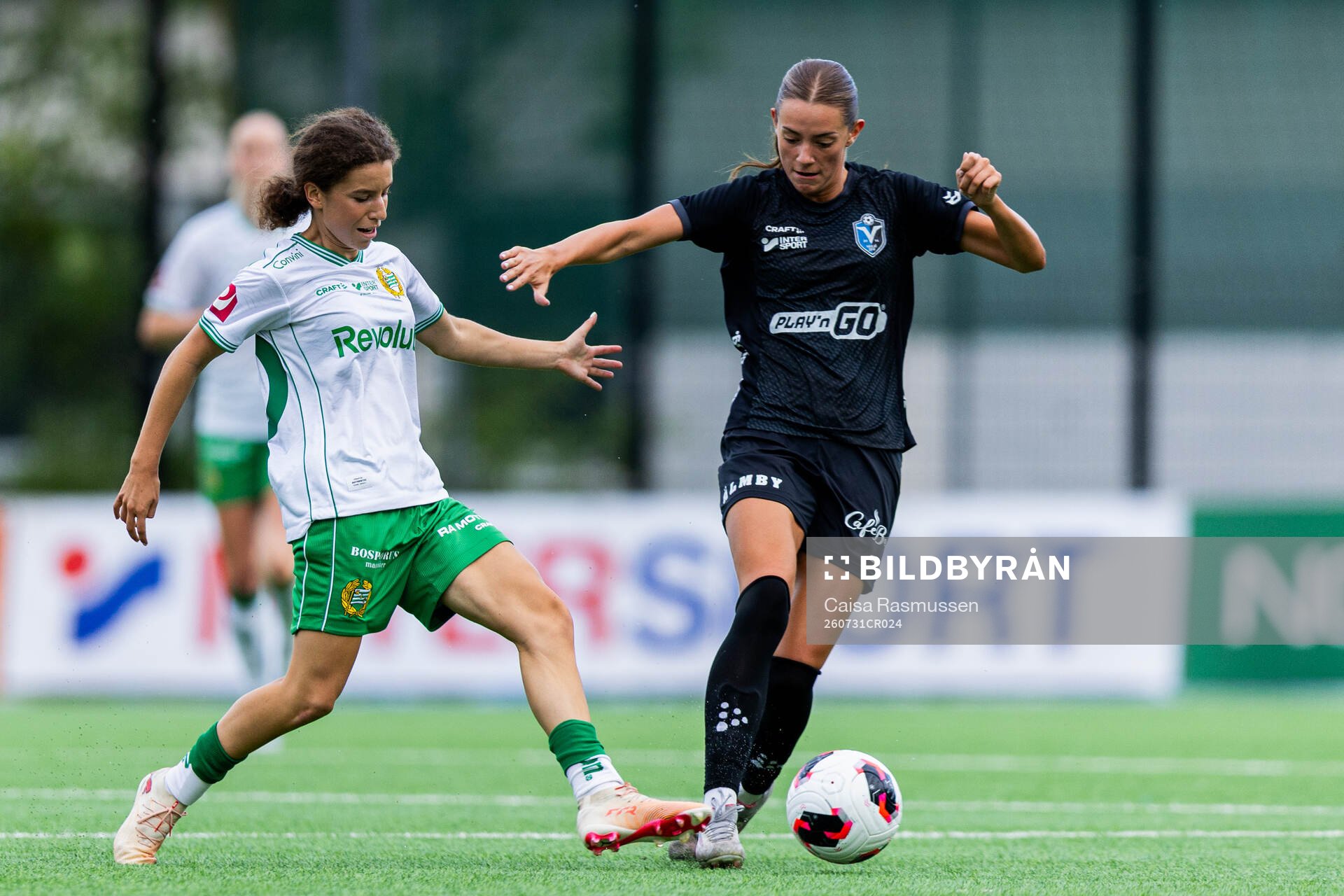 Hammarbys Inés Lorenius  och Växjö DFFs Elona Berbatovci