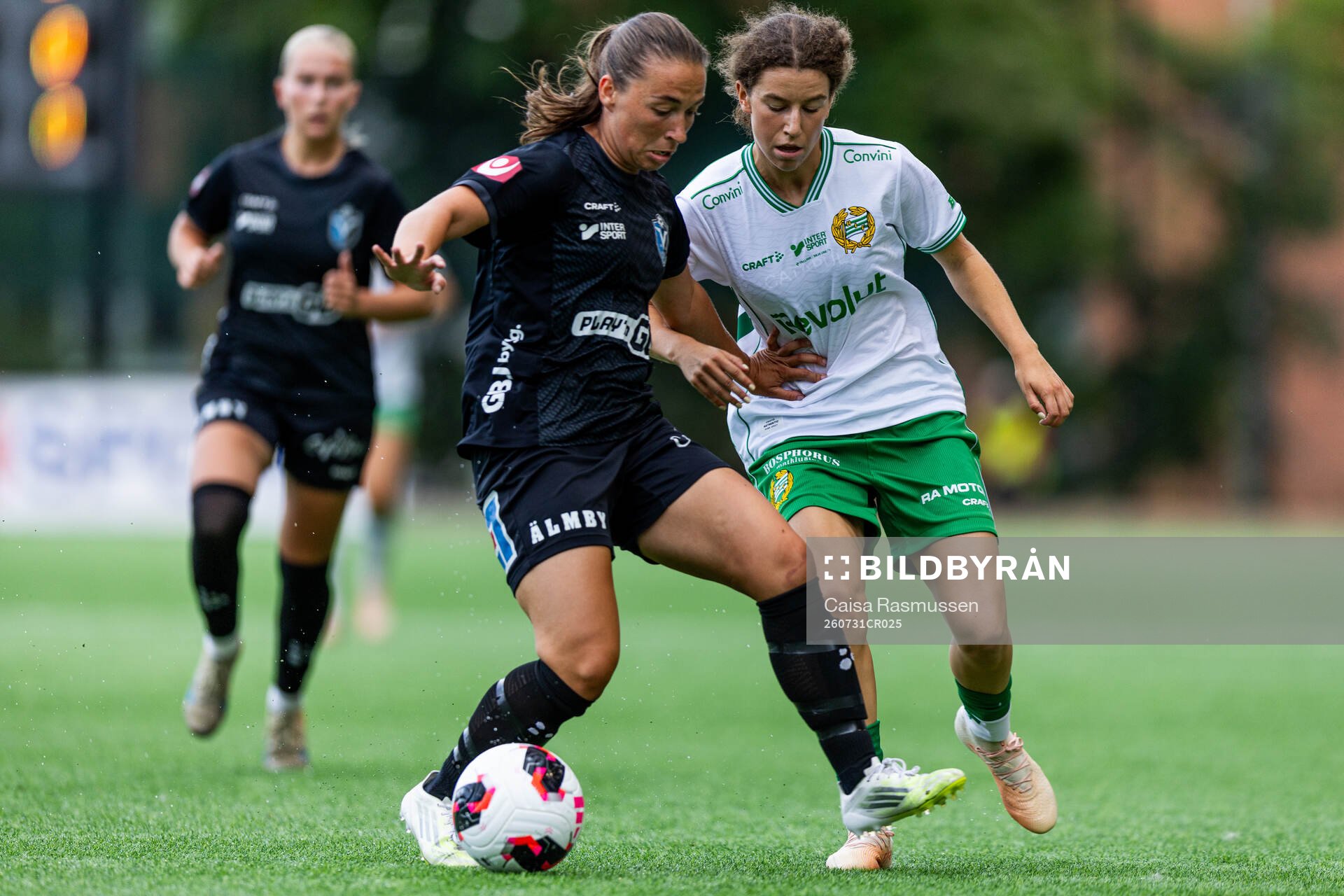 Växjö DFFs Mariann Høgh Nielsen och Hammarbys Inés
