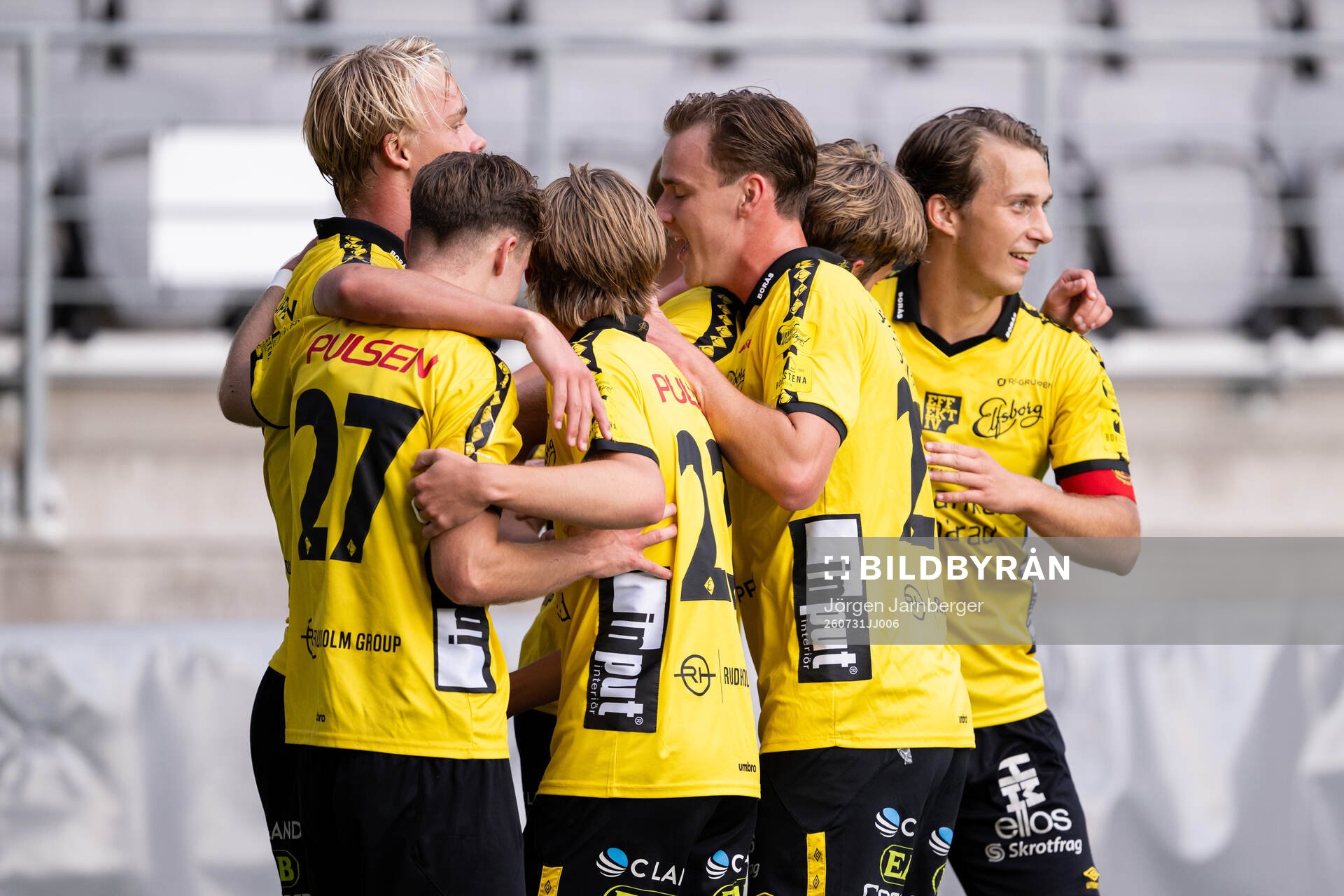 Elfsborgs Nils Roström jublar med lagkamrater