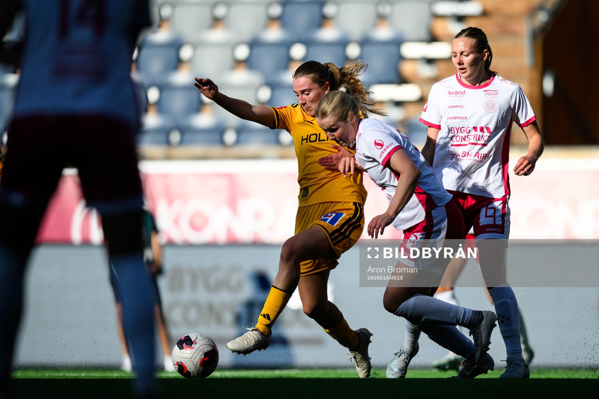 IFK Norrköpings Carrie Jones och IK Uppsalas Ebba Ronquist