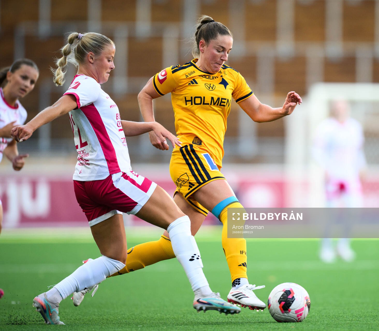 IK Uppsalas Linnea Strand och IFK Norrköpings Deborah-Anne