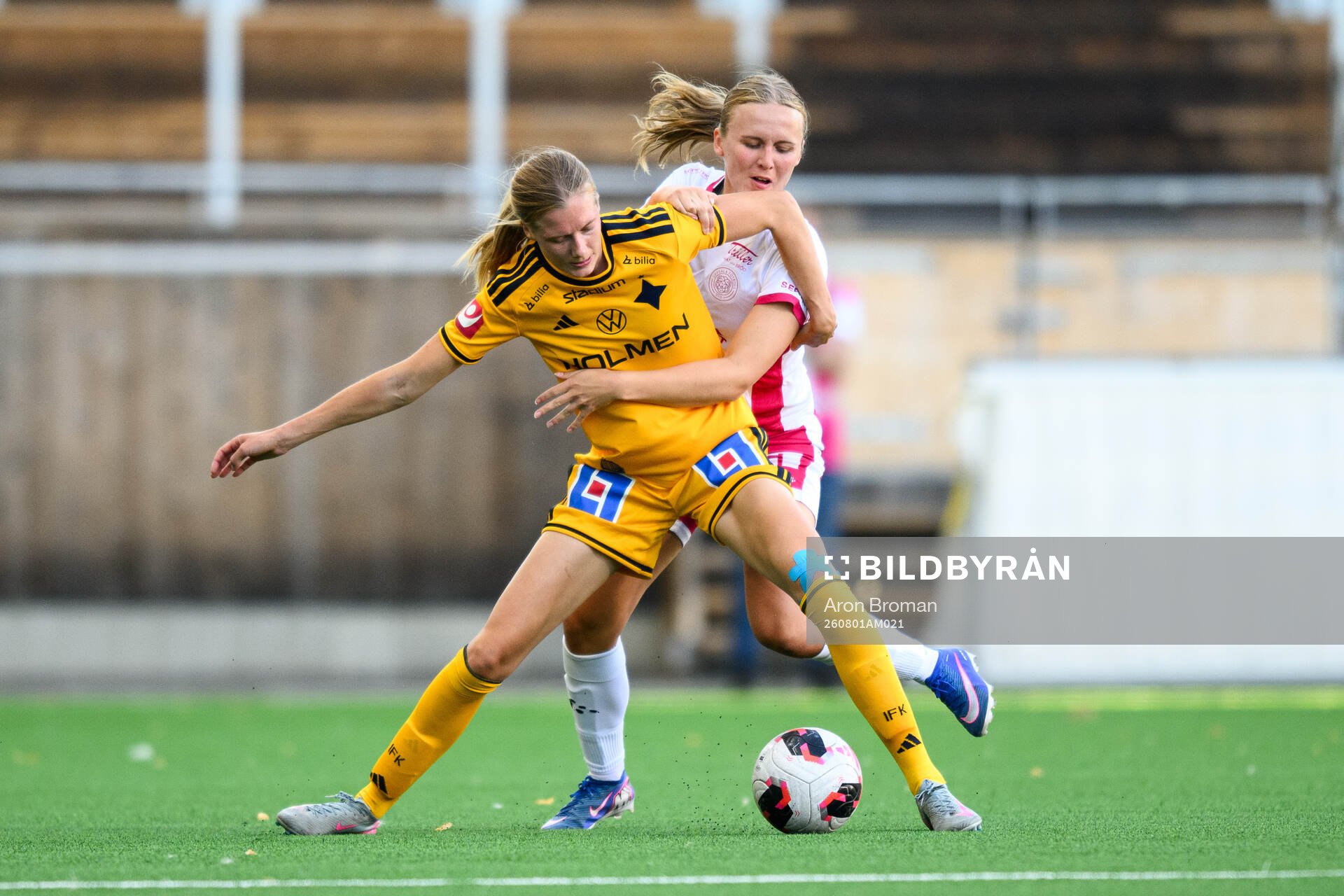 IFK Norrköpings Ebba Handfast och IK Uppsalas Ella