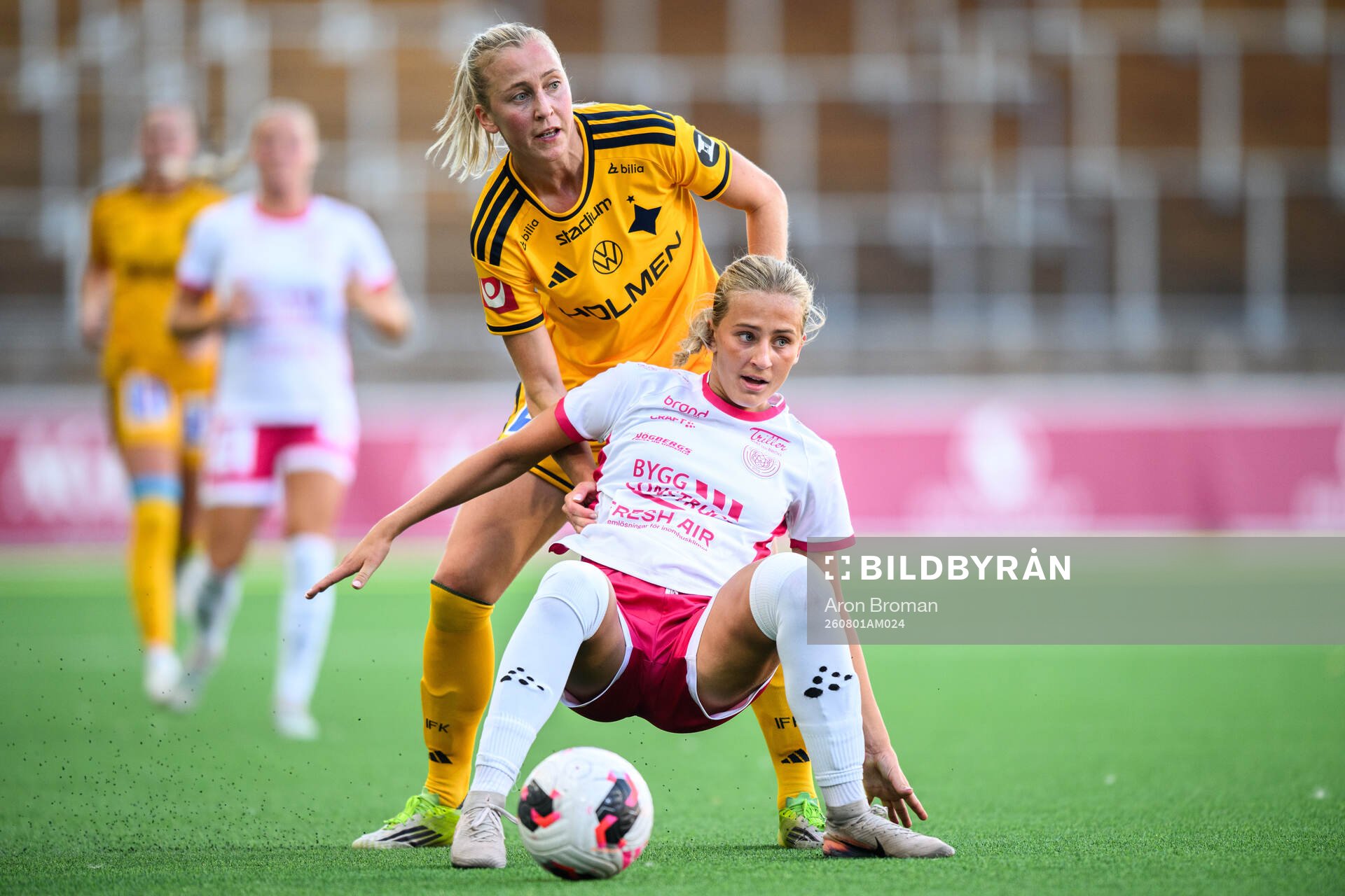 IFK Norrköpings Julia Karlernäs och IK Uppsalas Angelina