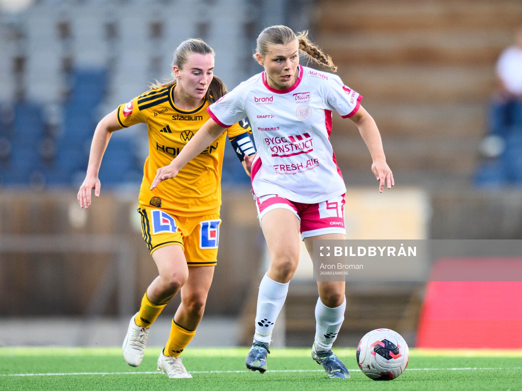 IFK Norrköpings Carrie Jones och IK Uppsalas Elin Flakberg