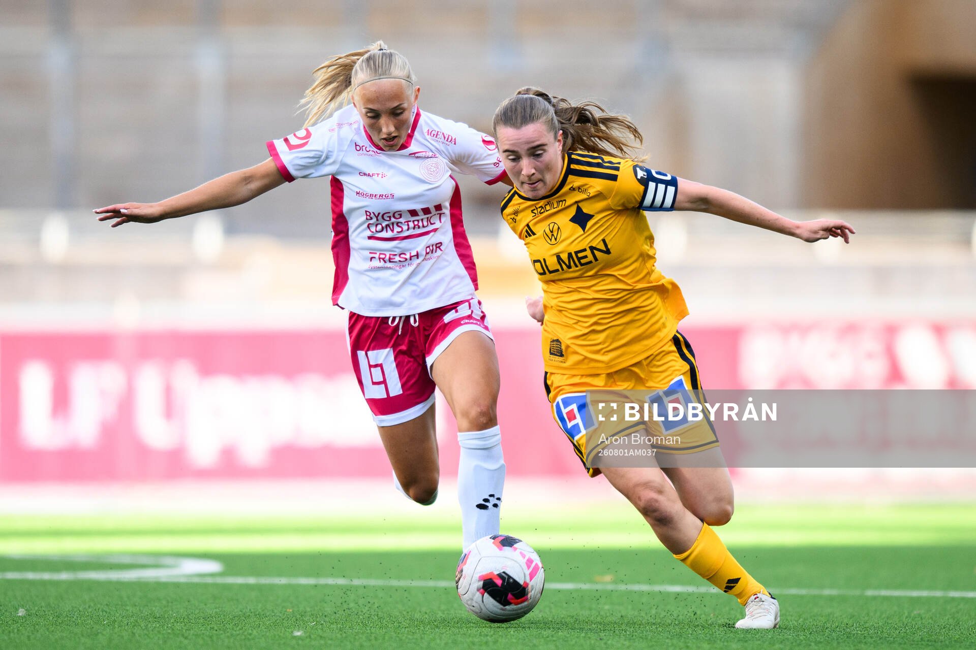 IK Uppsalas Saga Fredgren och IFK Norrköpings Carrie Jones