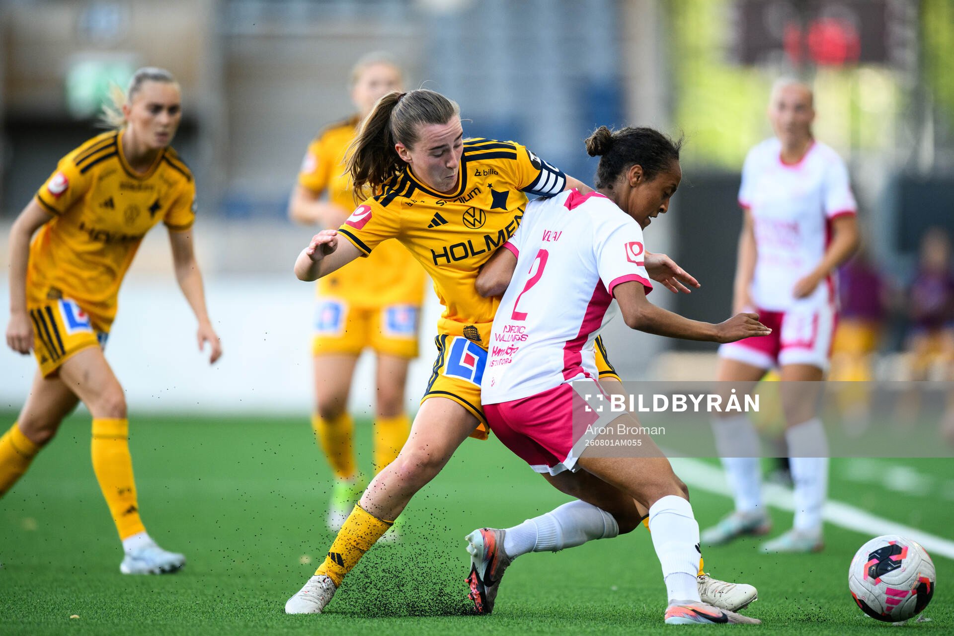 IFK Norrköpings Carrie Jones och IK Uppsalas Arsema Weldai