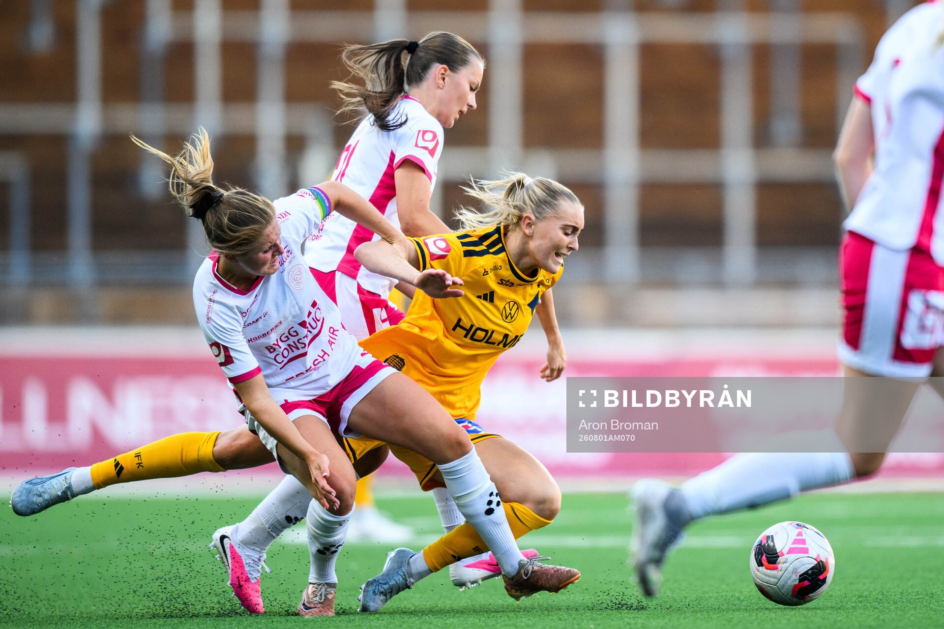IK Uppsalas Ebba Ronquist och Stina Leffler mot IFK