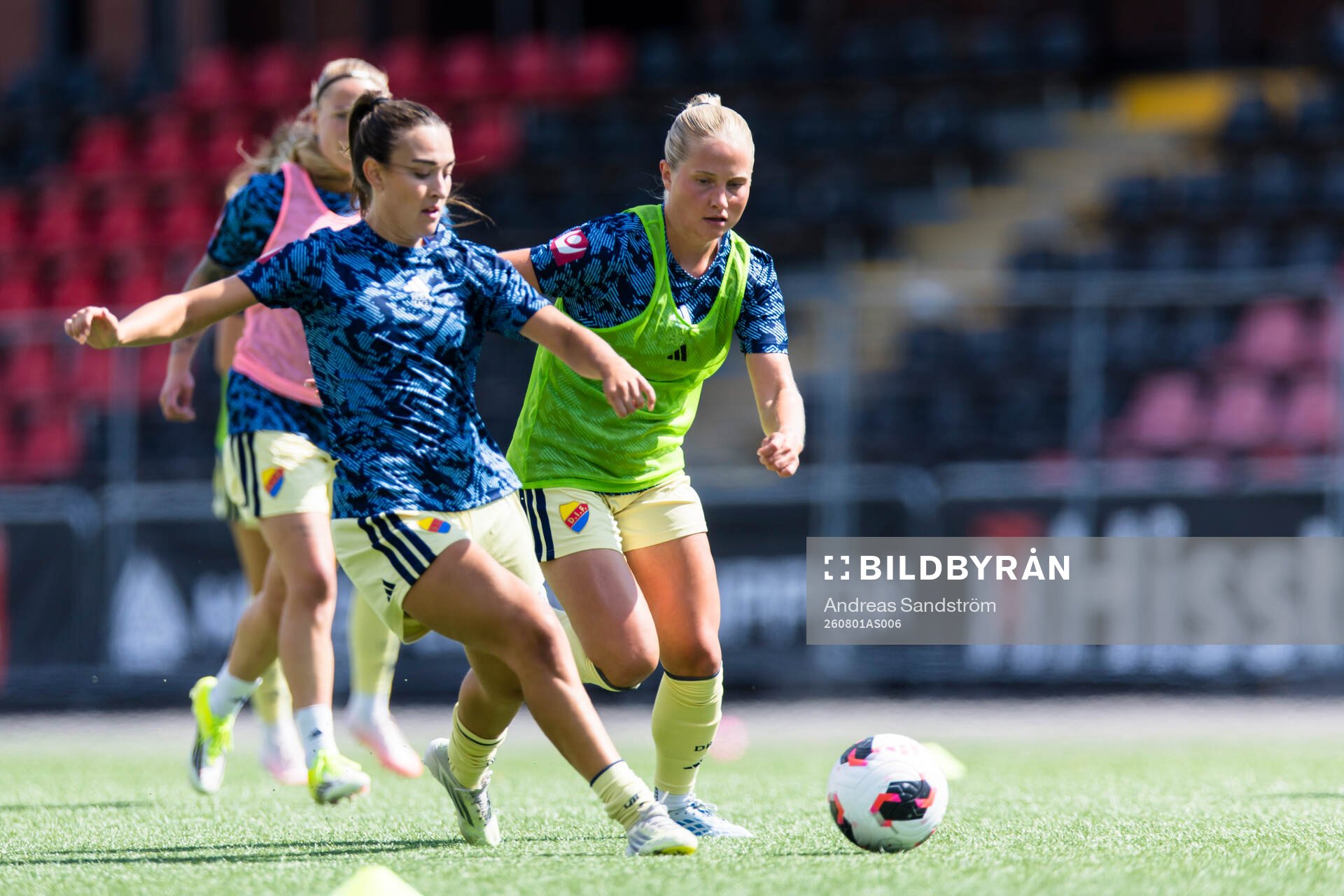 Djurgårdens spelare värmer upp