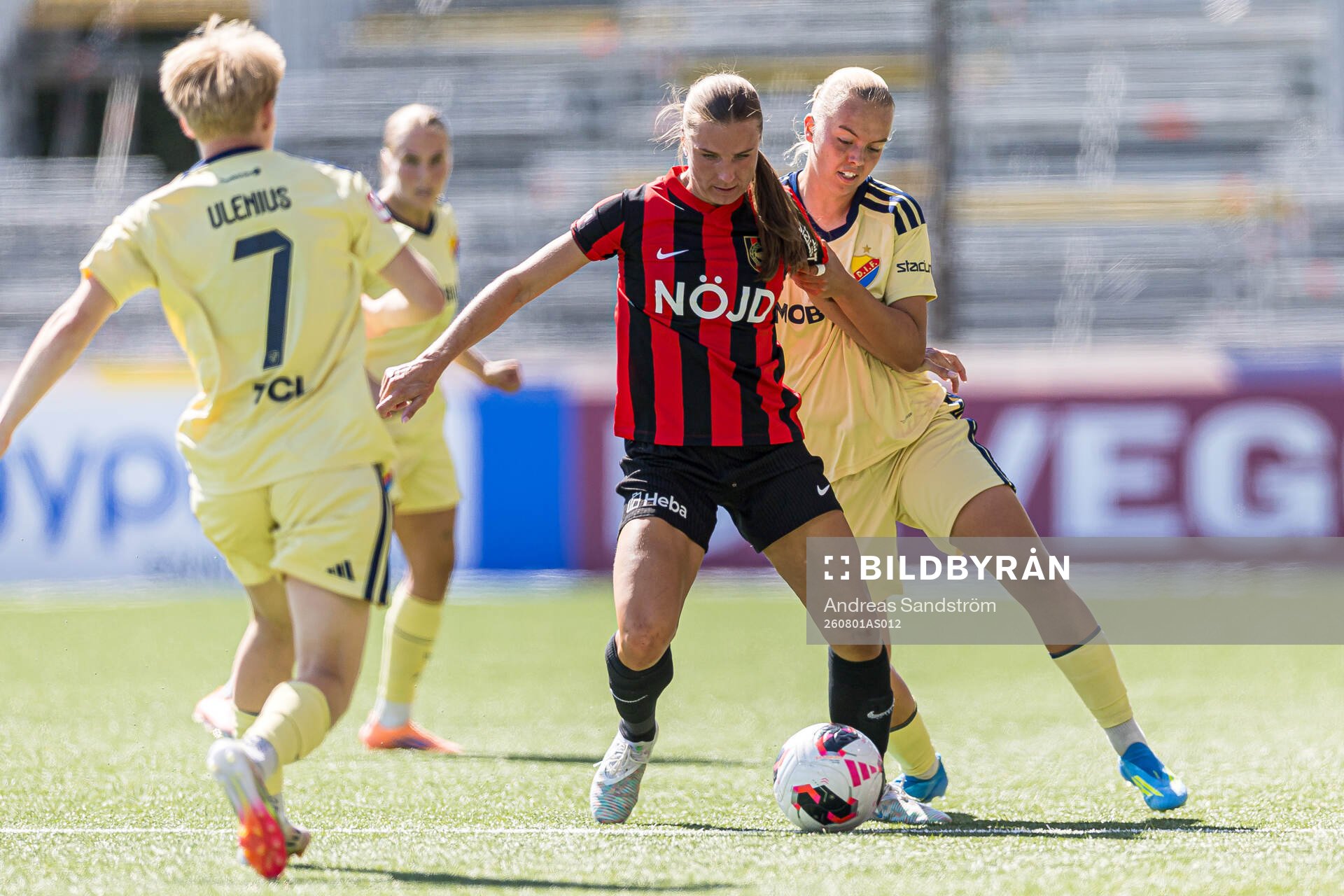 Brommapojkarnas Louise Lillbäck och Djurgårdens Elin