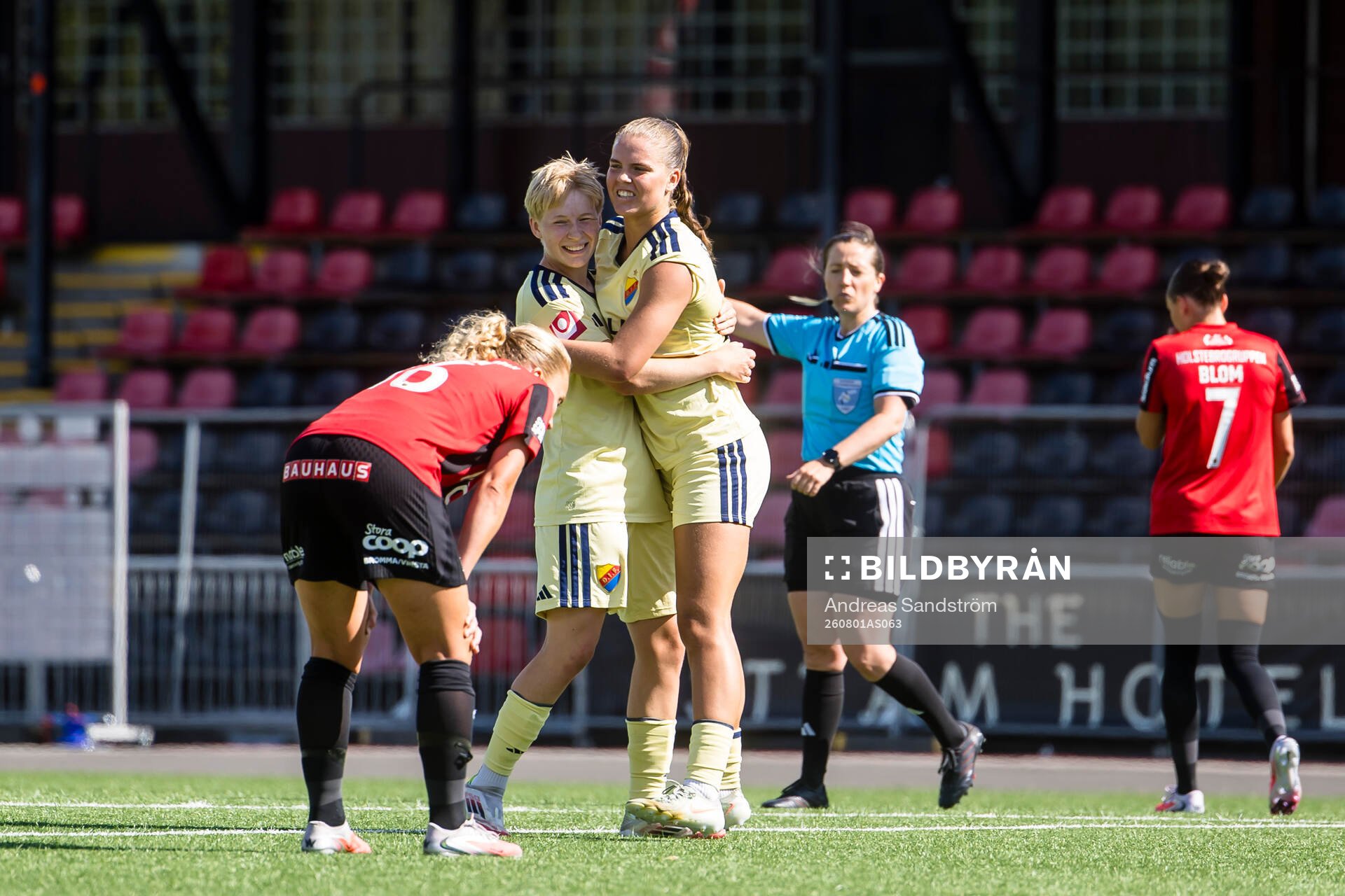Djurgårdens Freyja Stefansdottir (h) kvitterar till 1-1