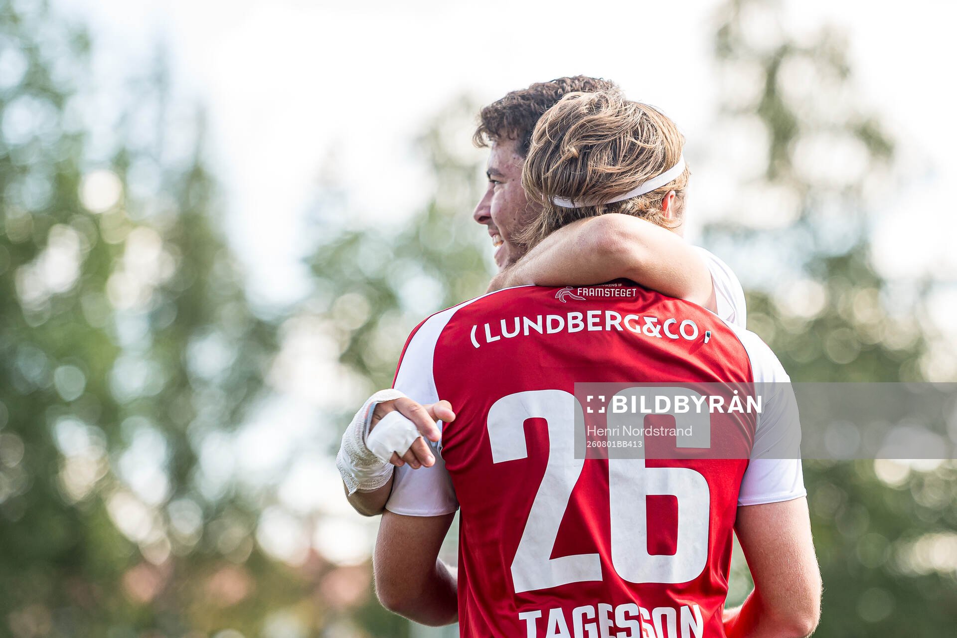 Sandvikens Adam Kiani och Linus Tagesson jublar