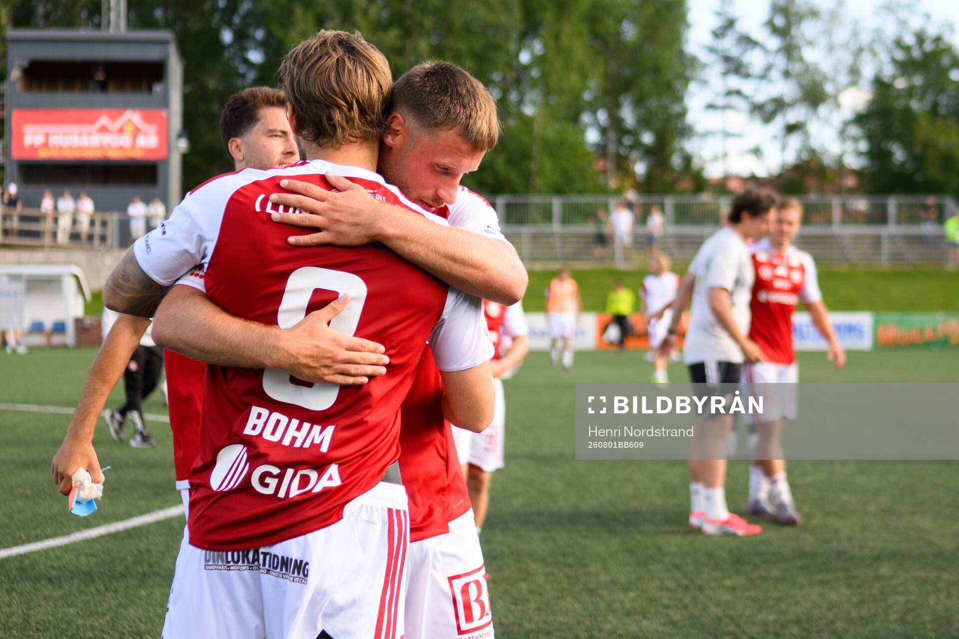 Sandvikens Karl Bohm och Kasper Harletun jublar