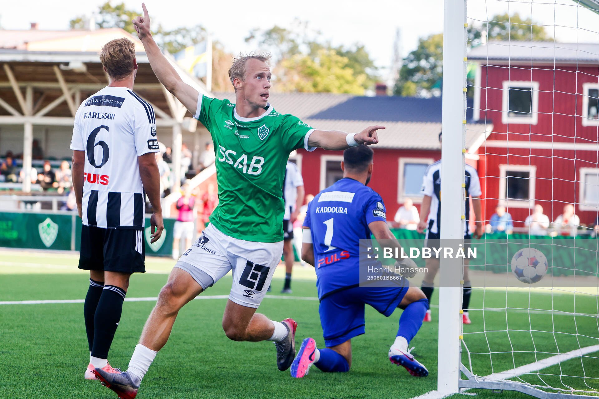 Brages Alex Mortensen jublar