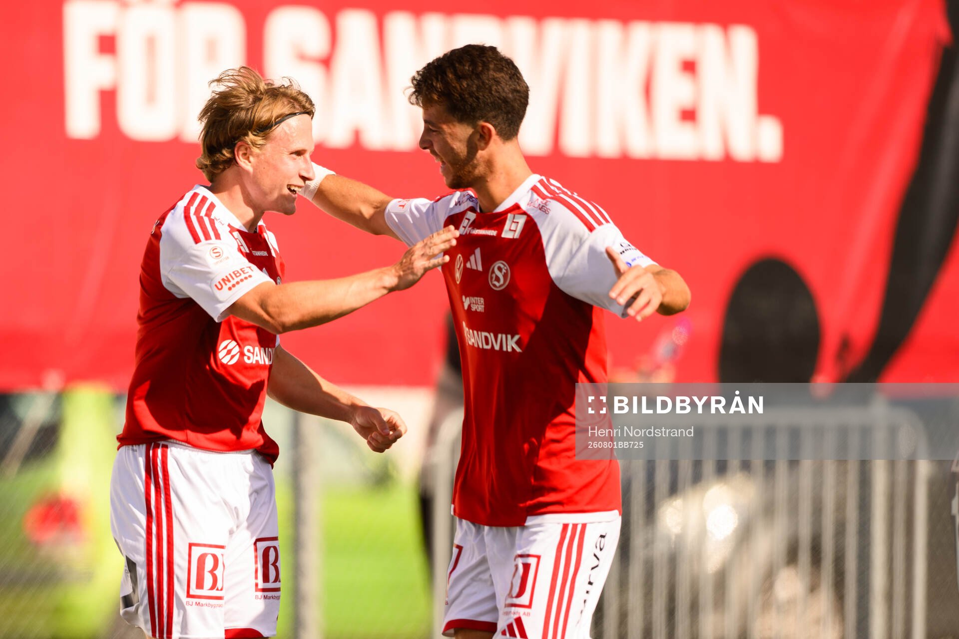Sandvikens Victor Backman och Adam Kiani jublar