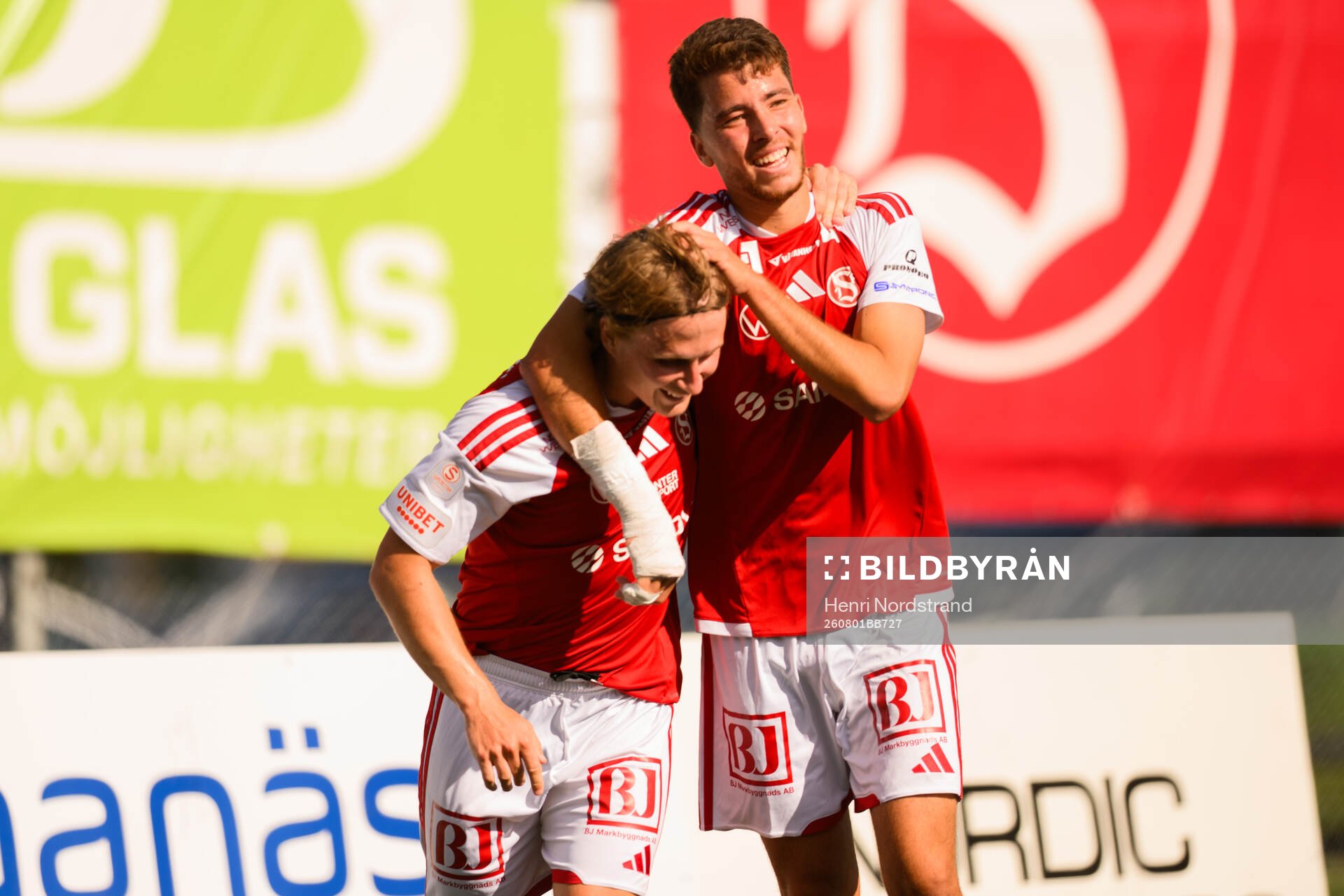 Sandvikens Victor Backman och Adam Kiani jublar
