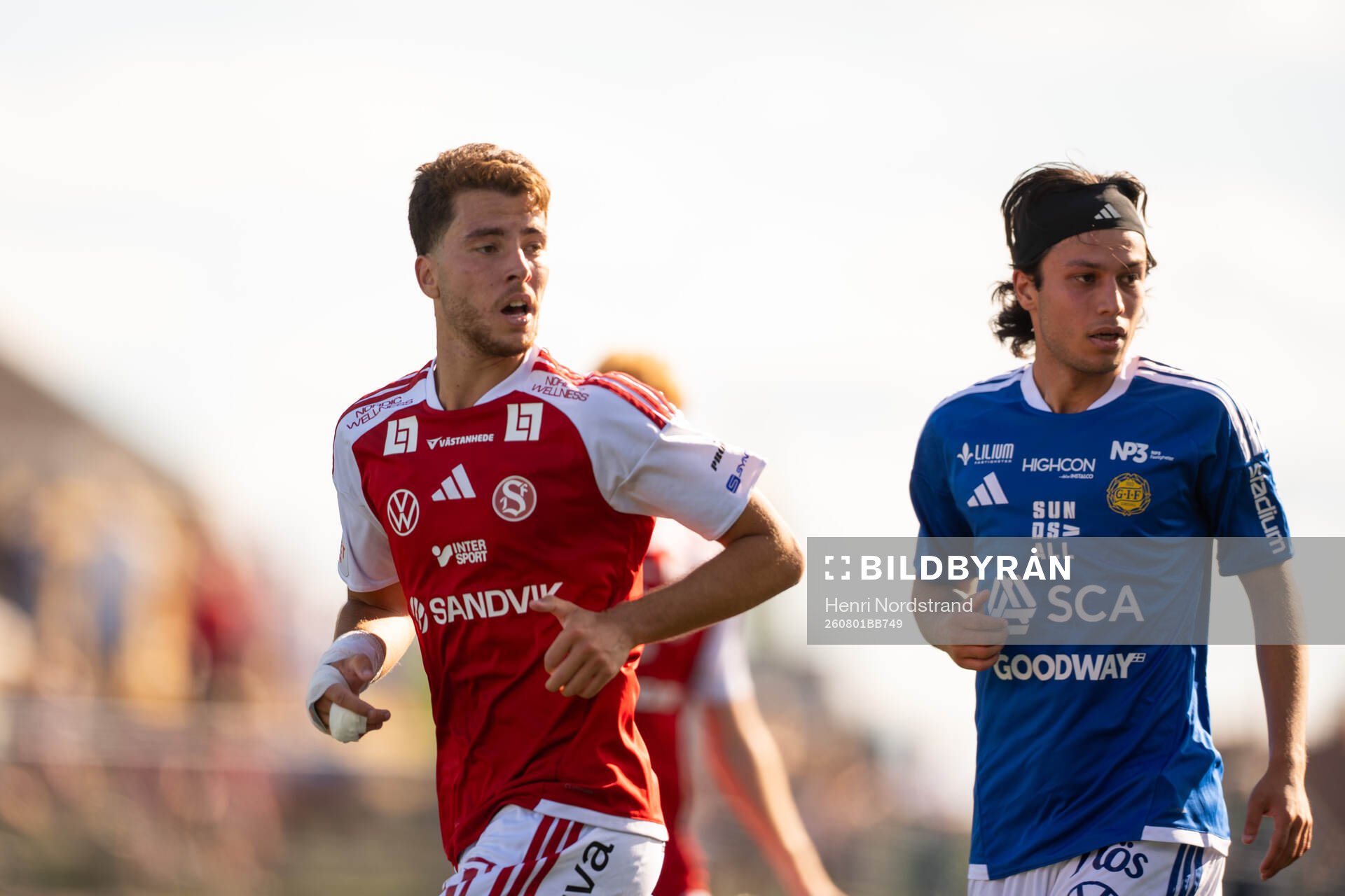 Sandvikens Adam Kiani och GIF Sundsvalls Alper Demirol