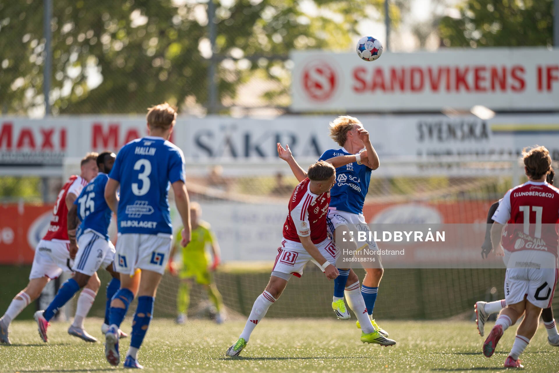 Sandvikens Gustav Thörn och GIF Sundsvalls Mille Eriksson