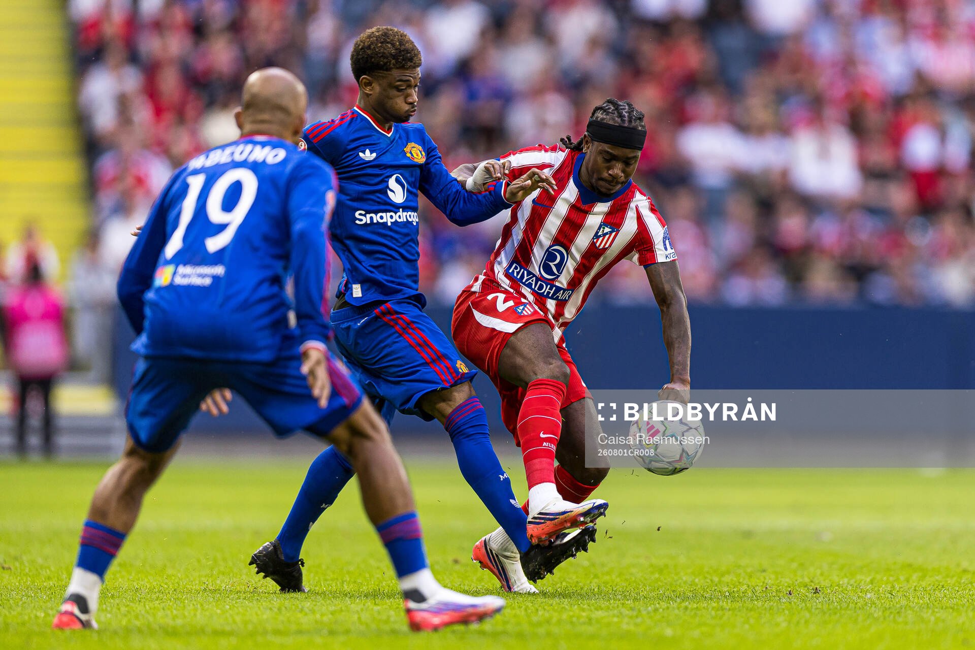 Amad of Manchester United and Ademola Lookman of Atletico