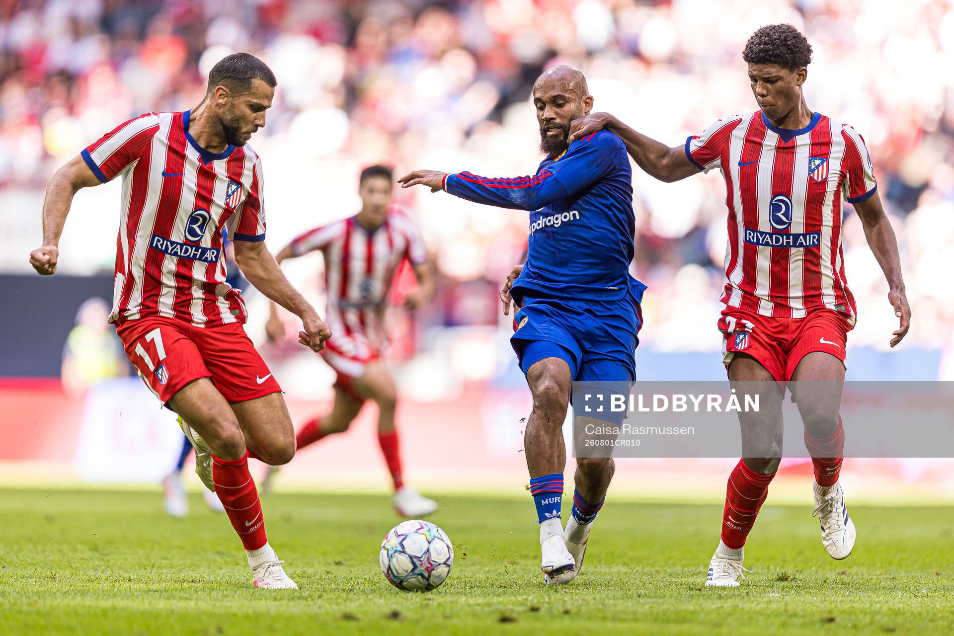 Dávid Hancko and Domínguez of Atletico de Madrid against
