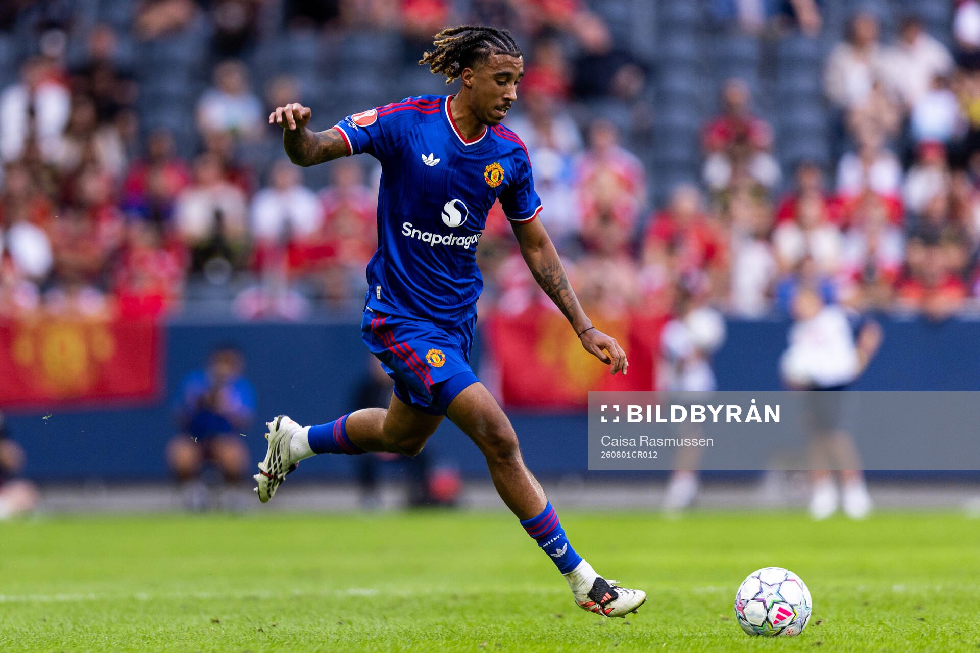 Leny Yoro of Manchester United