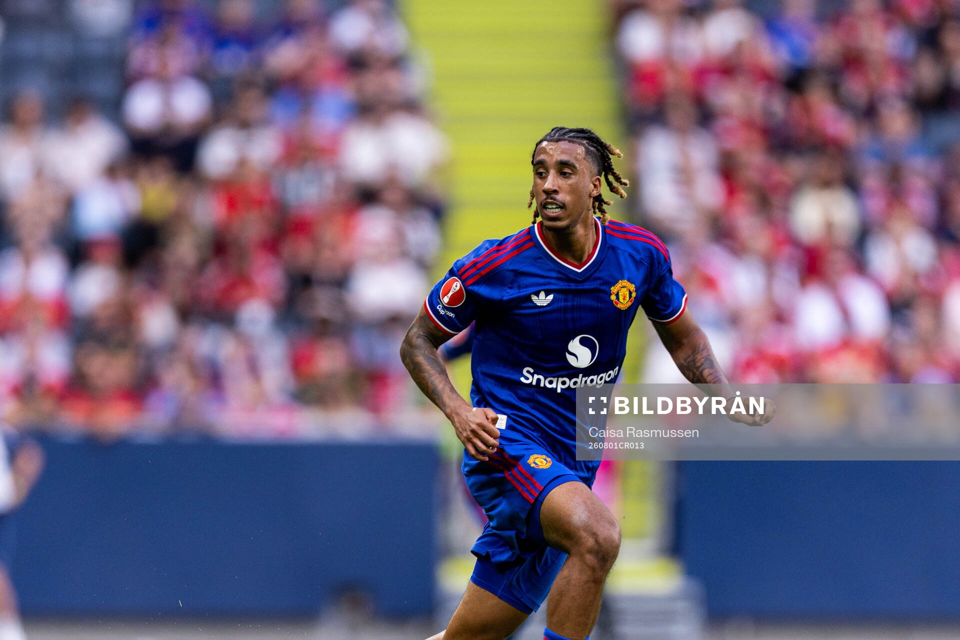 Leny Yoro of Manchester United