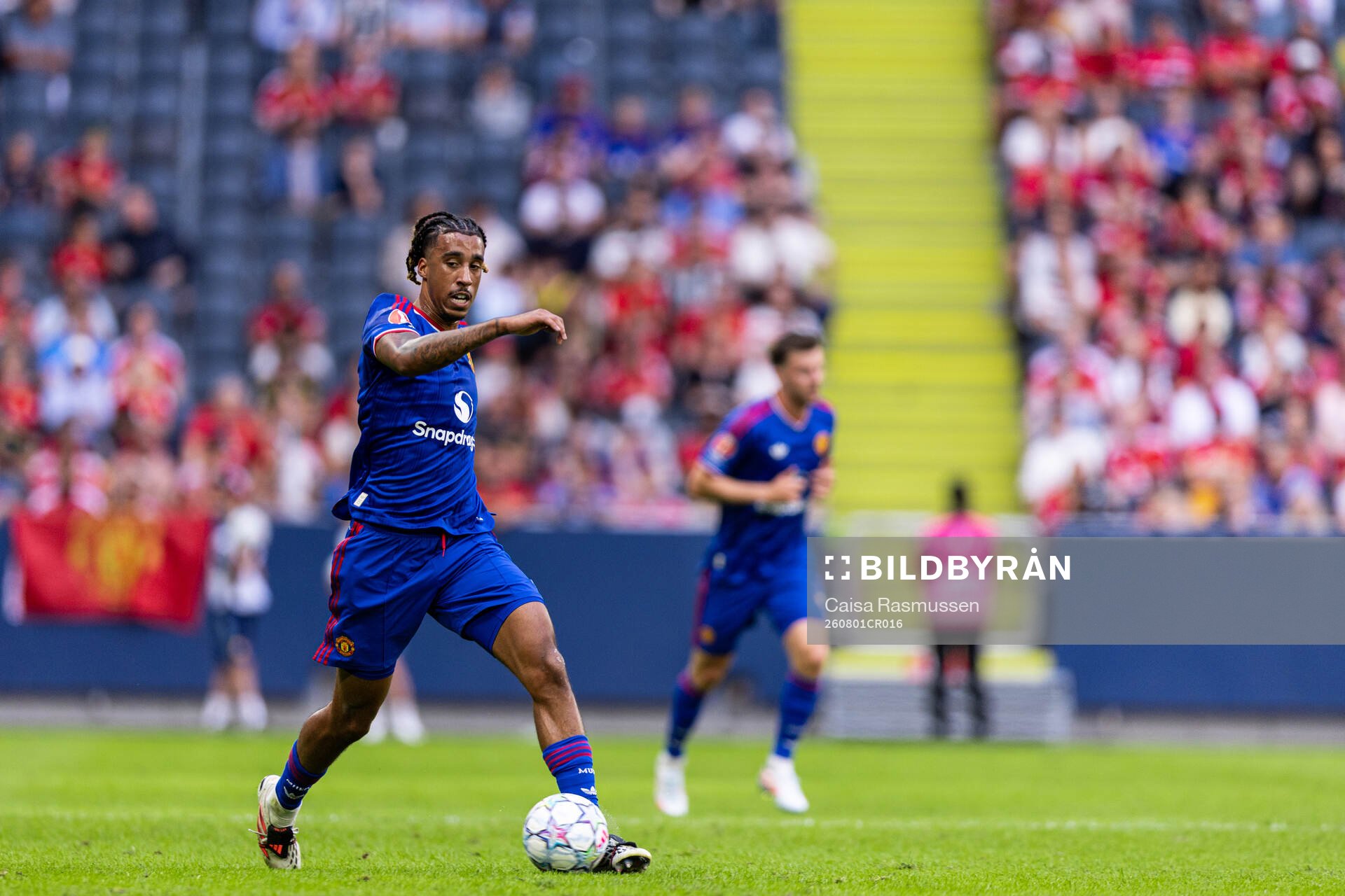 Leny Yoro of Manchester United