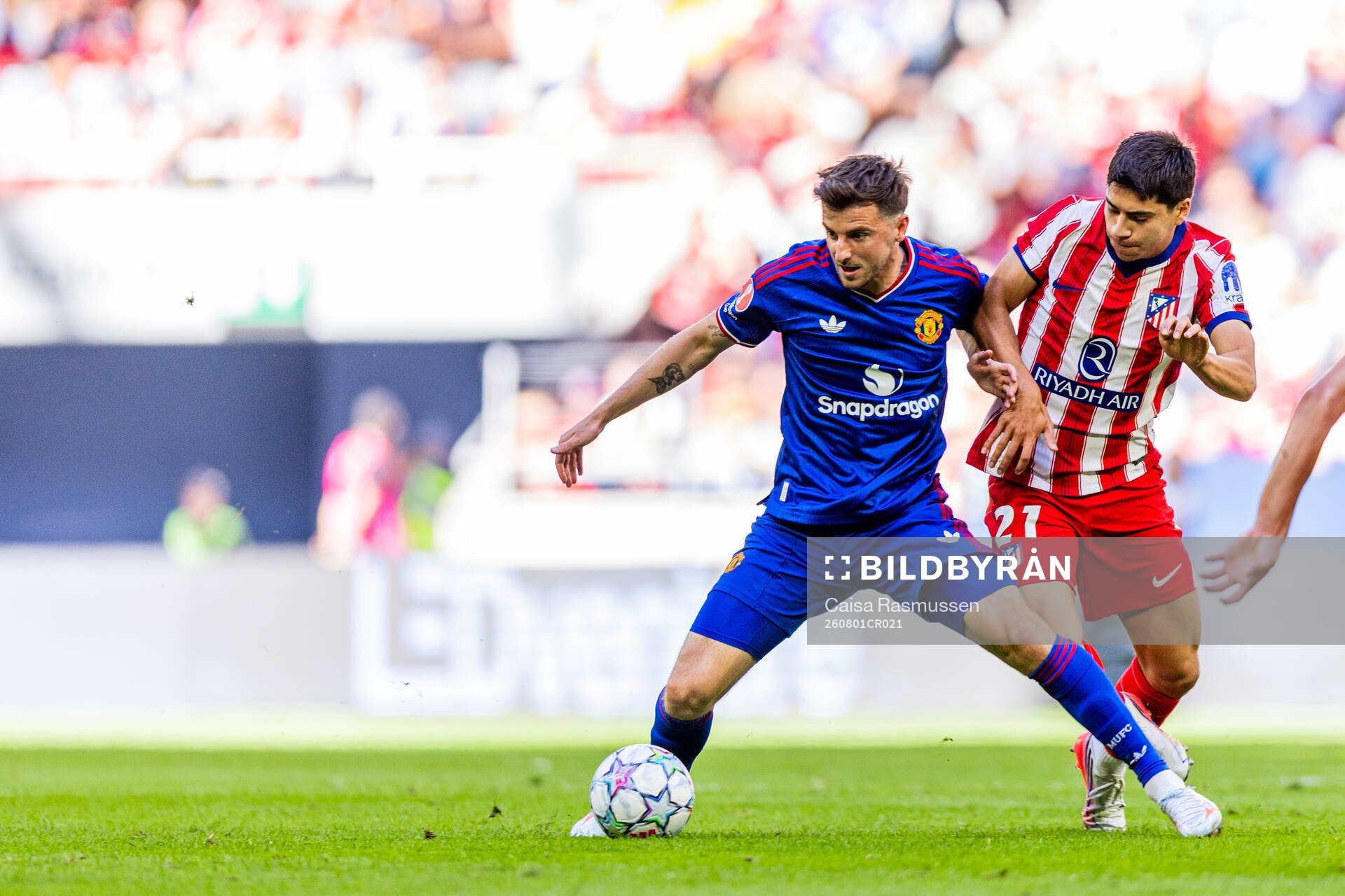 Mason Mount of Manchester United and Obed Vargas of