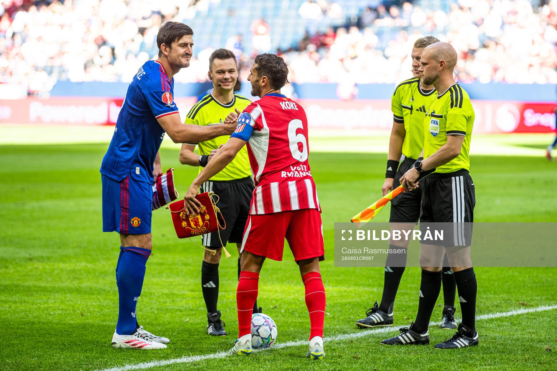 Harry Maguire of Manchester United and Koke of Atletico de