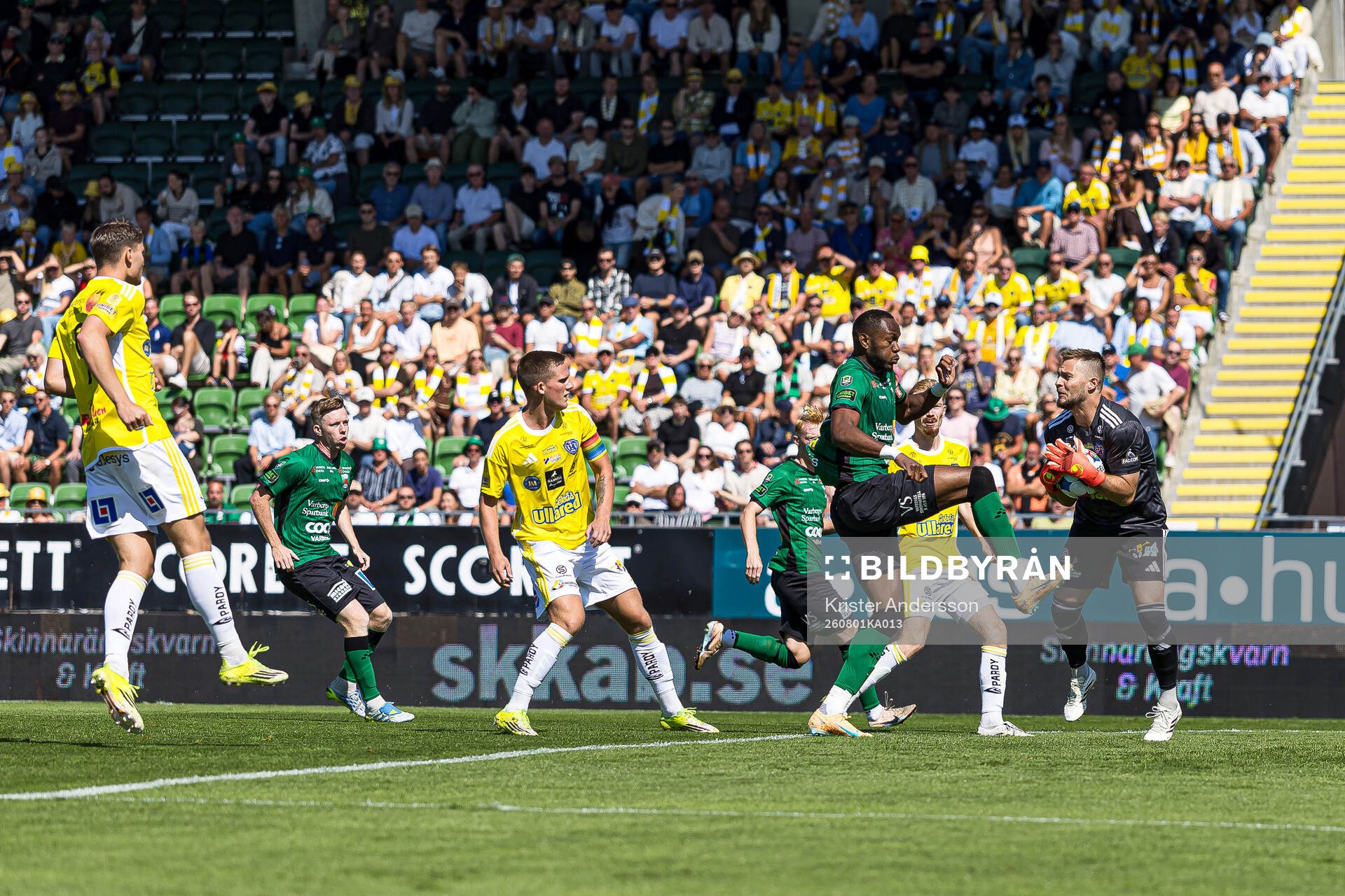 Varbergs Shanyder Borgelin och Falkenbergs målvakt Anton