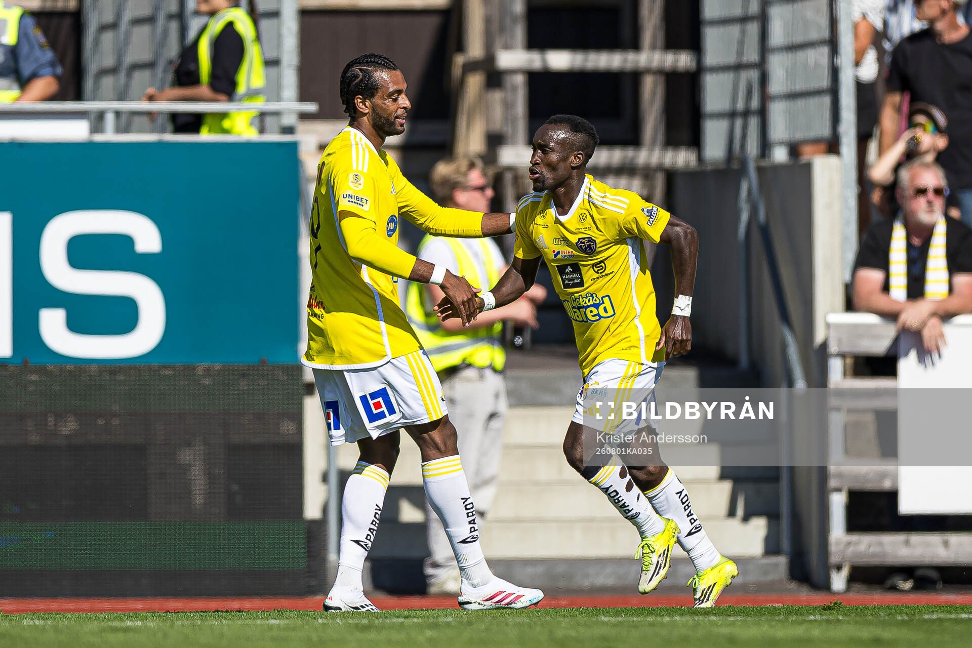 Falkenbergs Wanbe Godwin Aguda jublar