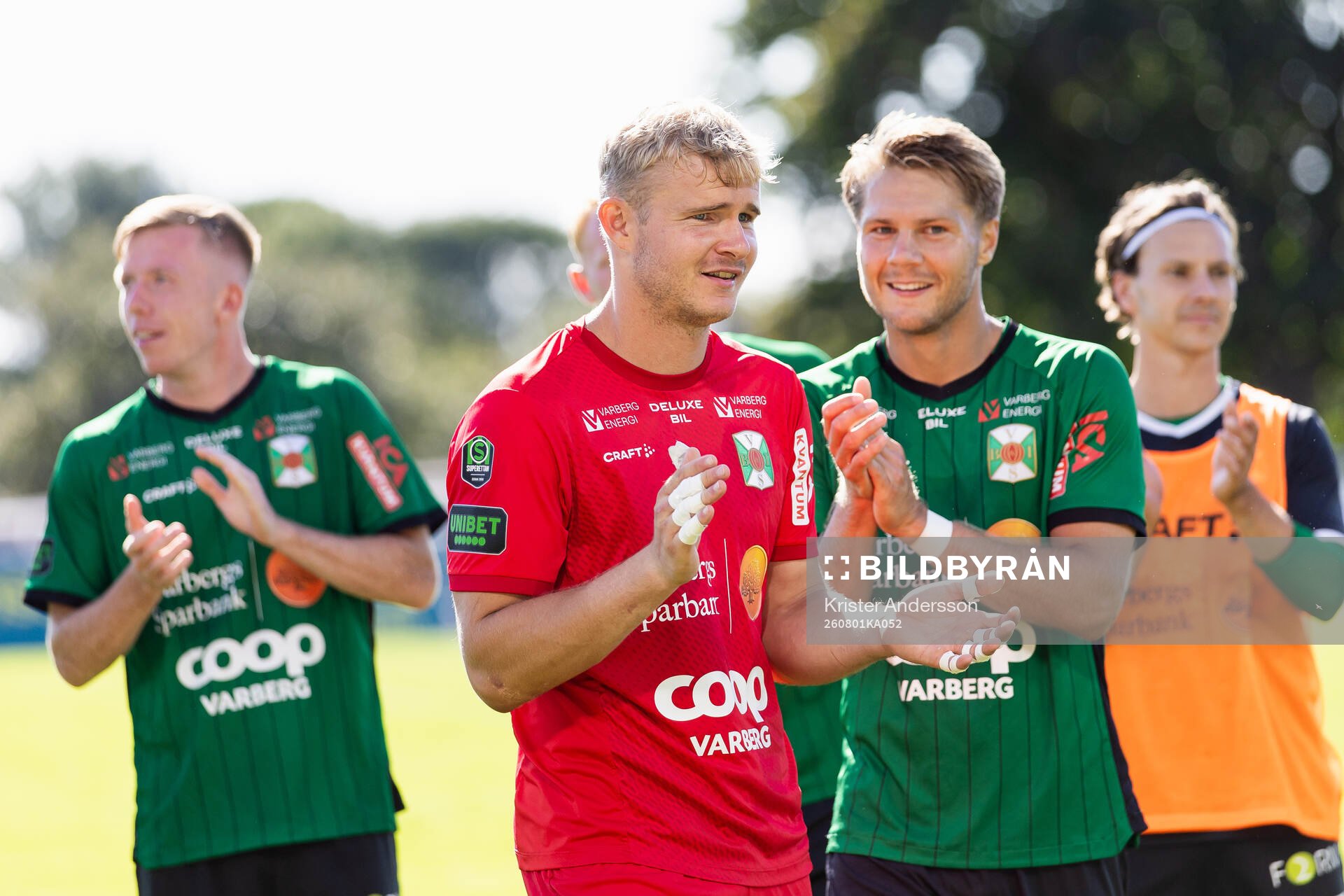 Varbergs målvakt Daniel Strindholm jublar