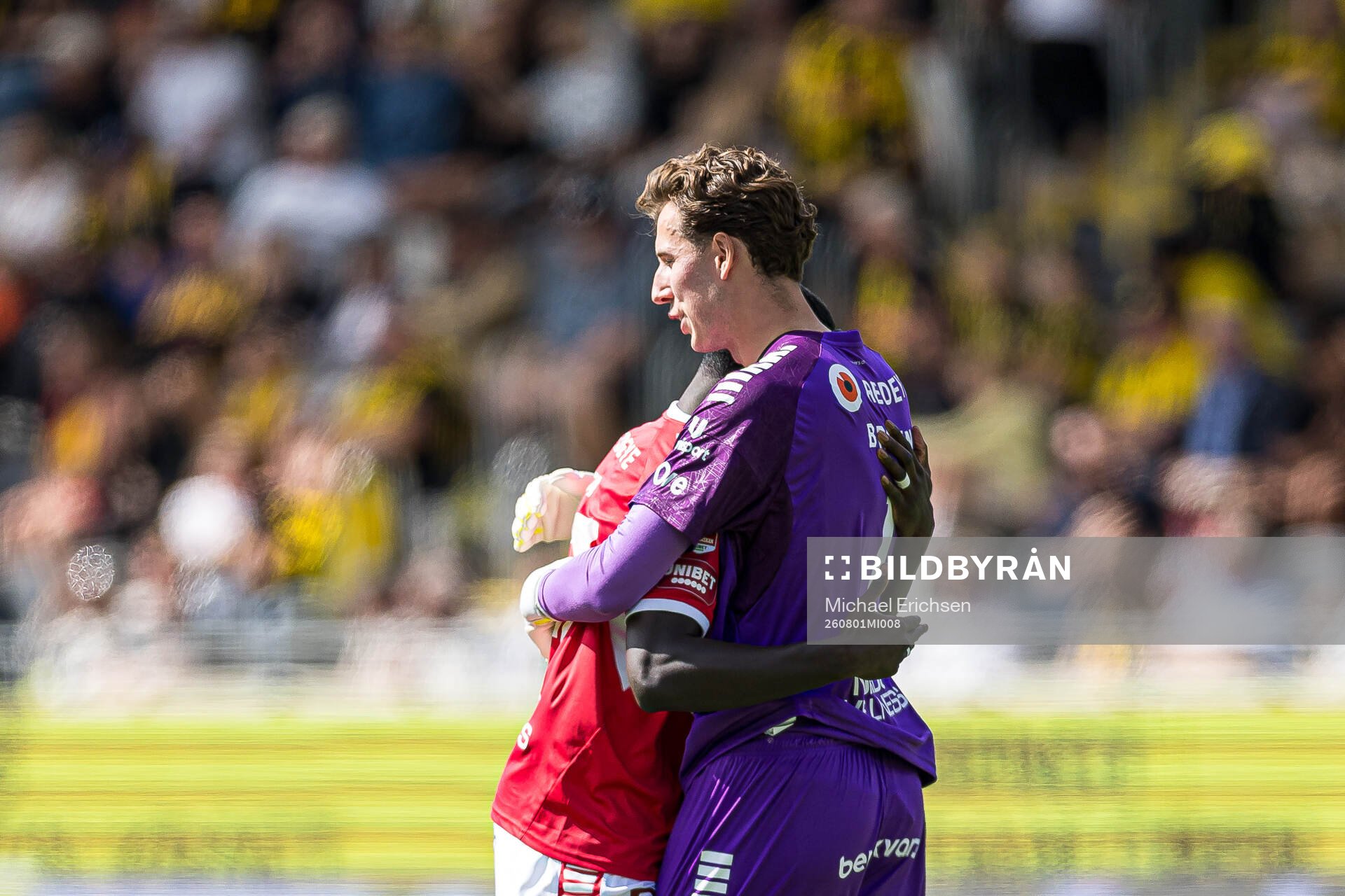 Kalmars Aboubacar Keita och målvakt Samuel Brolin jublar