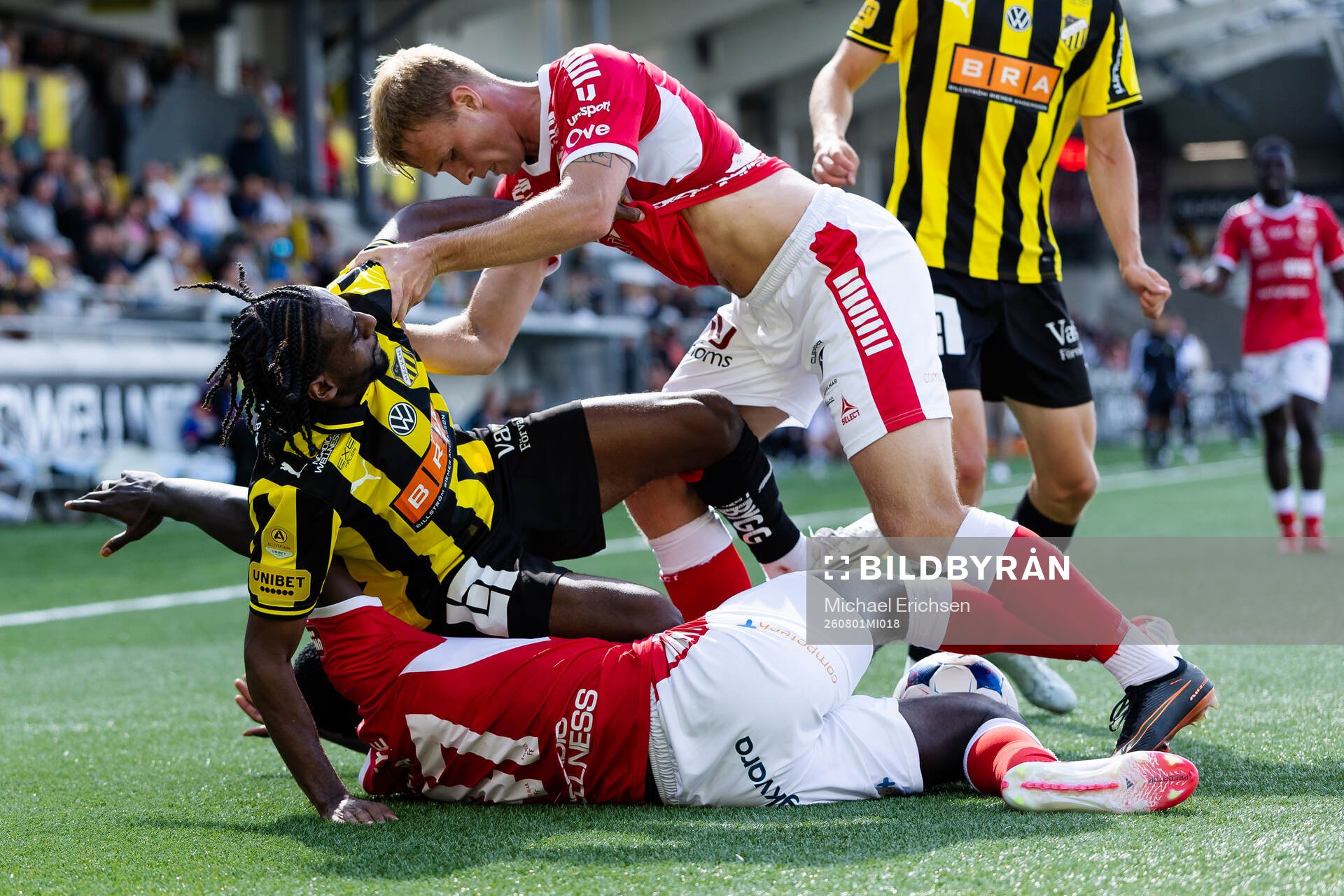 Häckens Adrian Svanbäck och Harun Ibrahim mot Kalmars