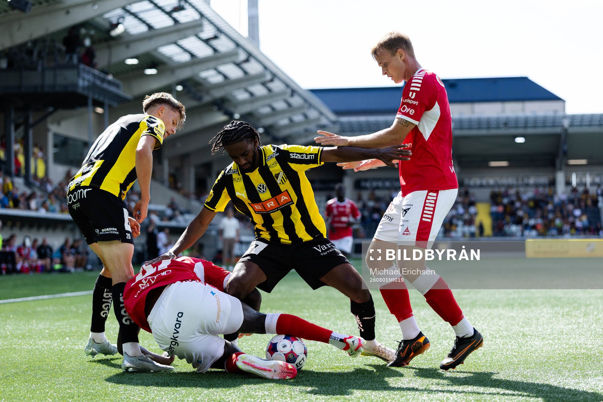 Häckens Adrian Svanbäck och Harun Ibrahim mot Kalmars