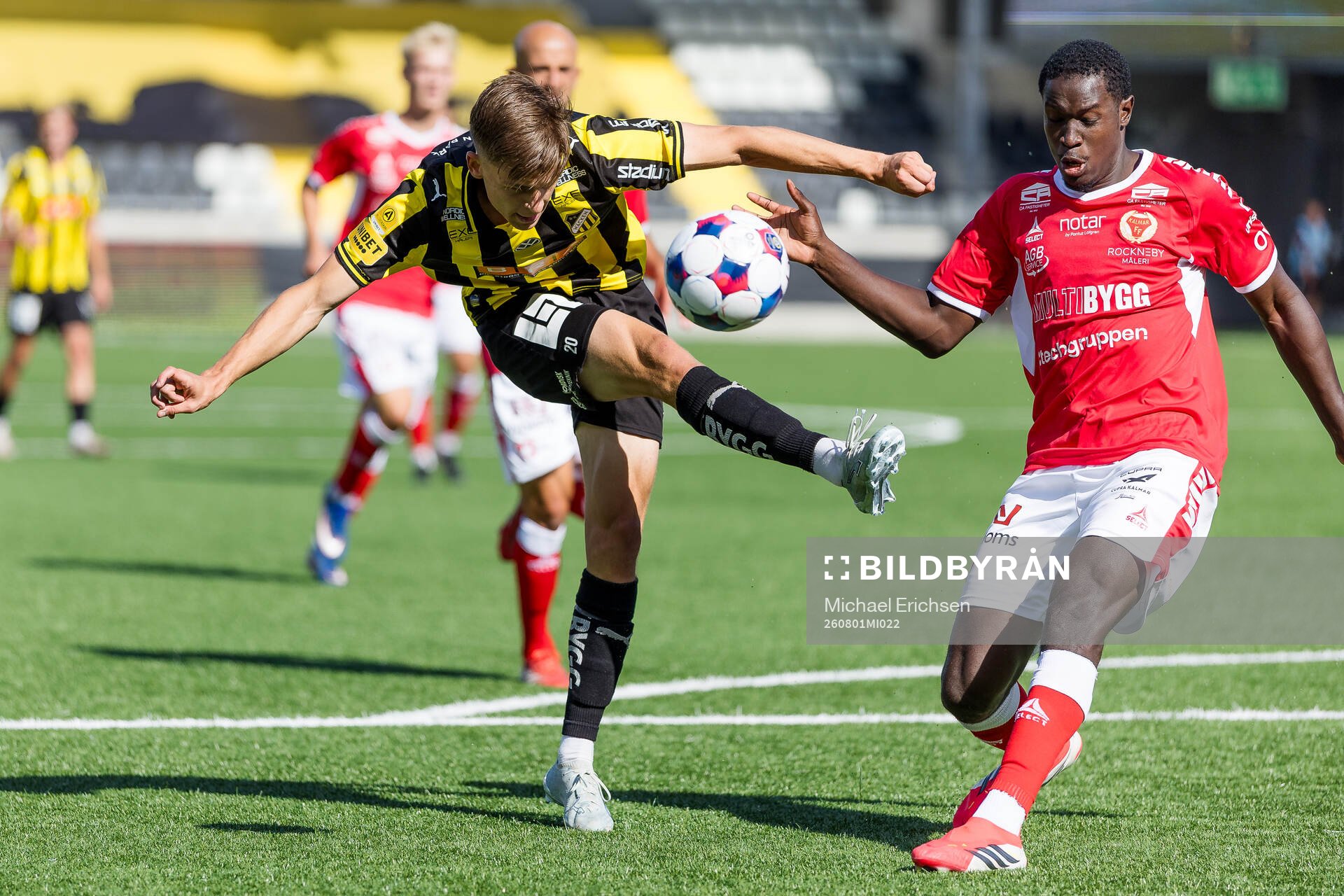 Häckens Adrian Svanbäck och Kalmars Aboubacar Keita