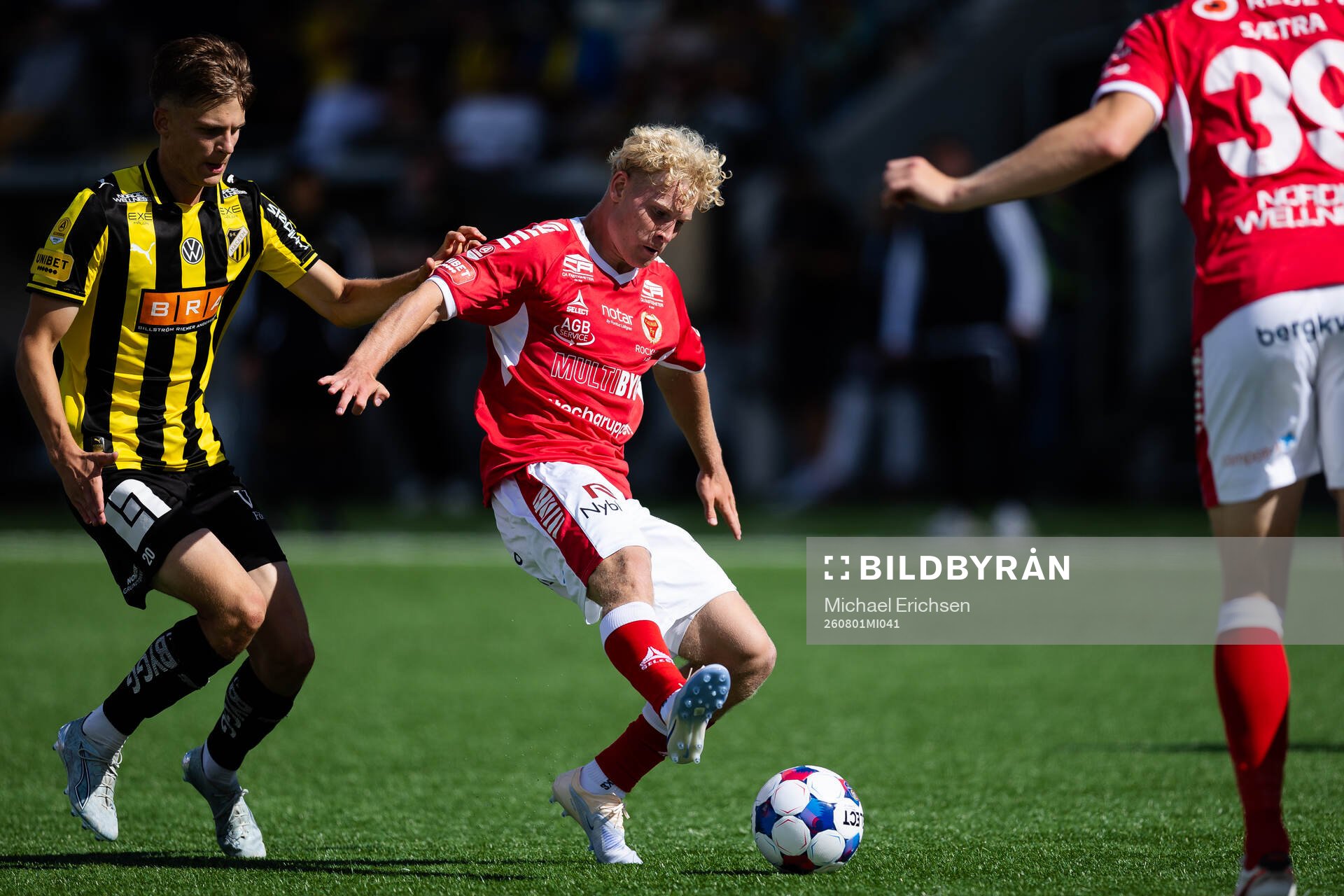 Häckens Adrian Svanbäck och Kalmars Fabian Björklund