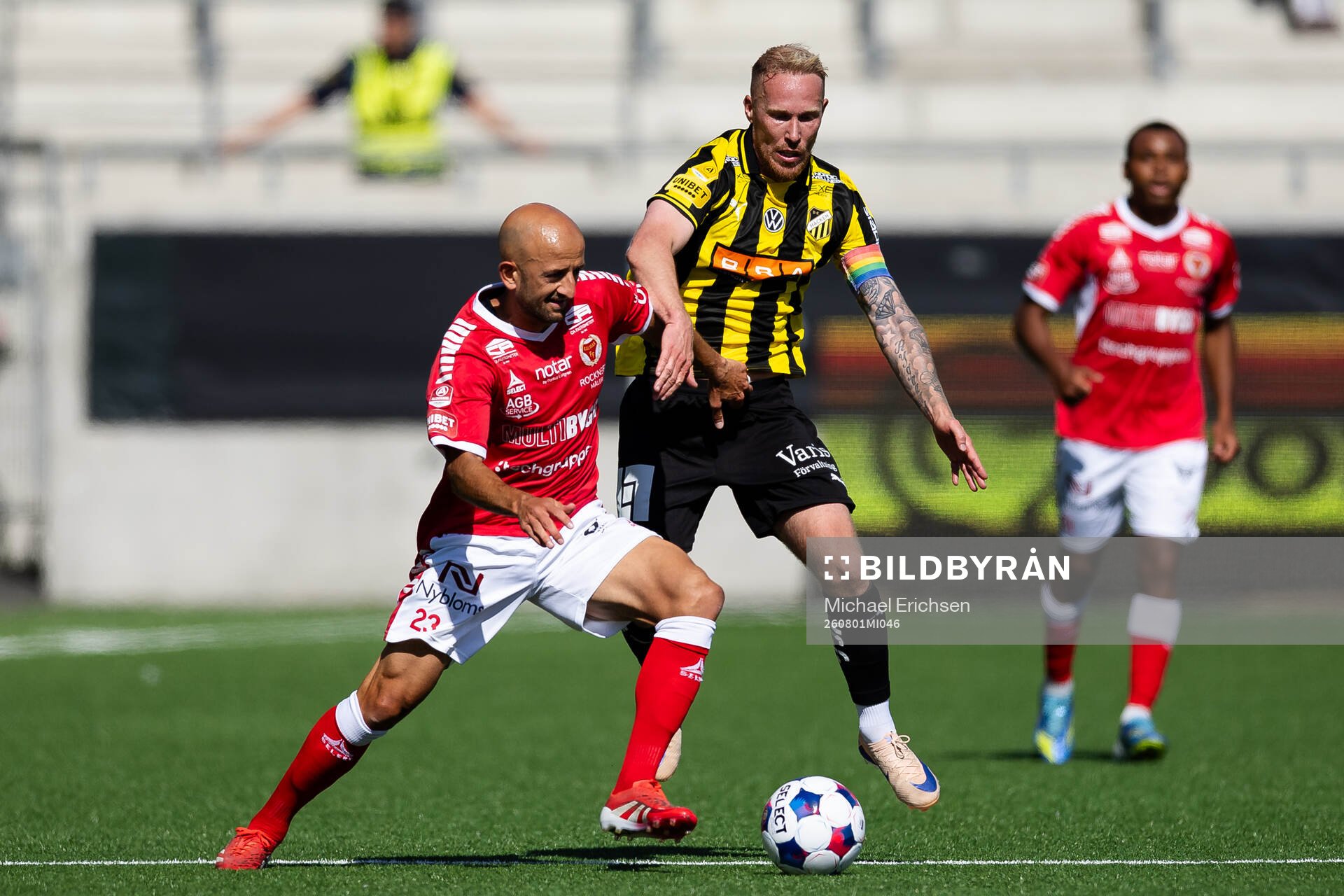 Kalmars Robert Gojani och Häckens Mikkel Rygaard Jensen