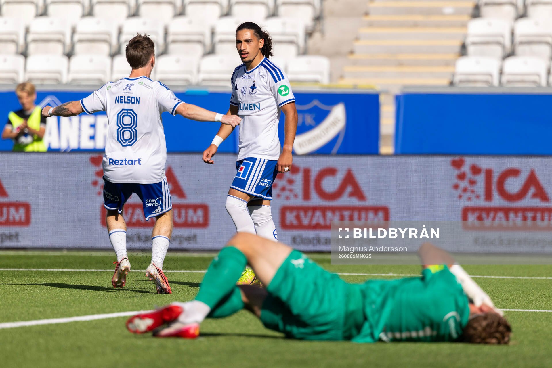 IFK Norrköpings Ryan Nelson och  Elias Jemal  jublar