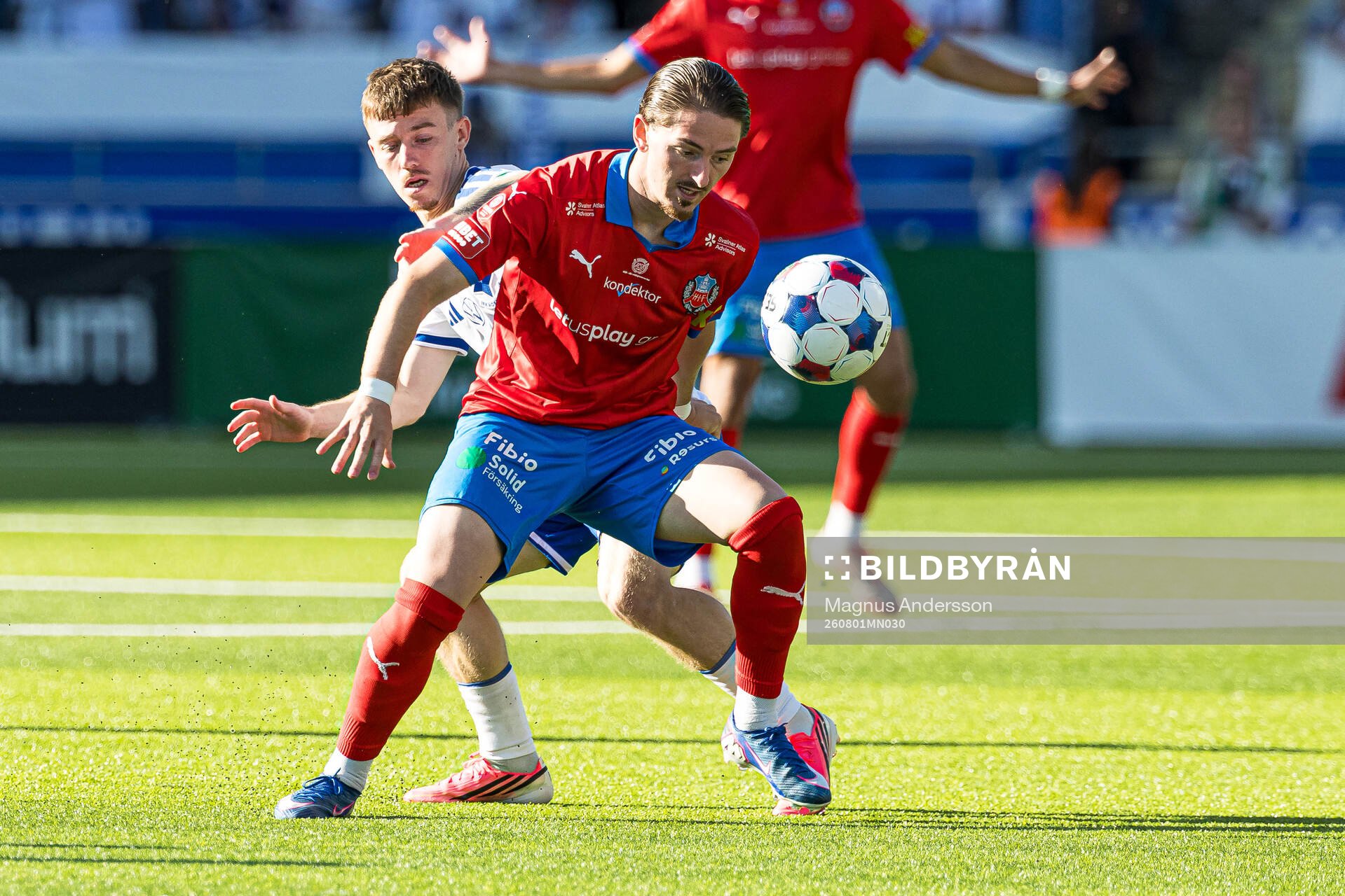 IFK Norrköpings Ryan Nelson och Helsingborgs Timothe Rupil