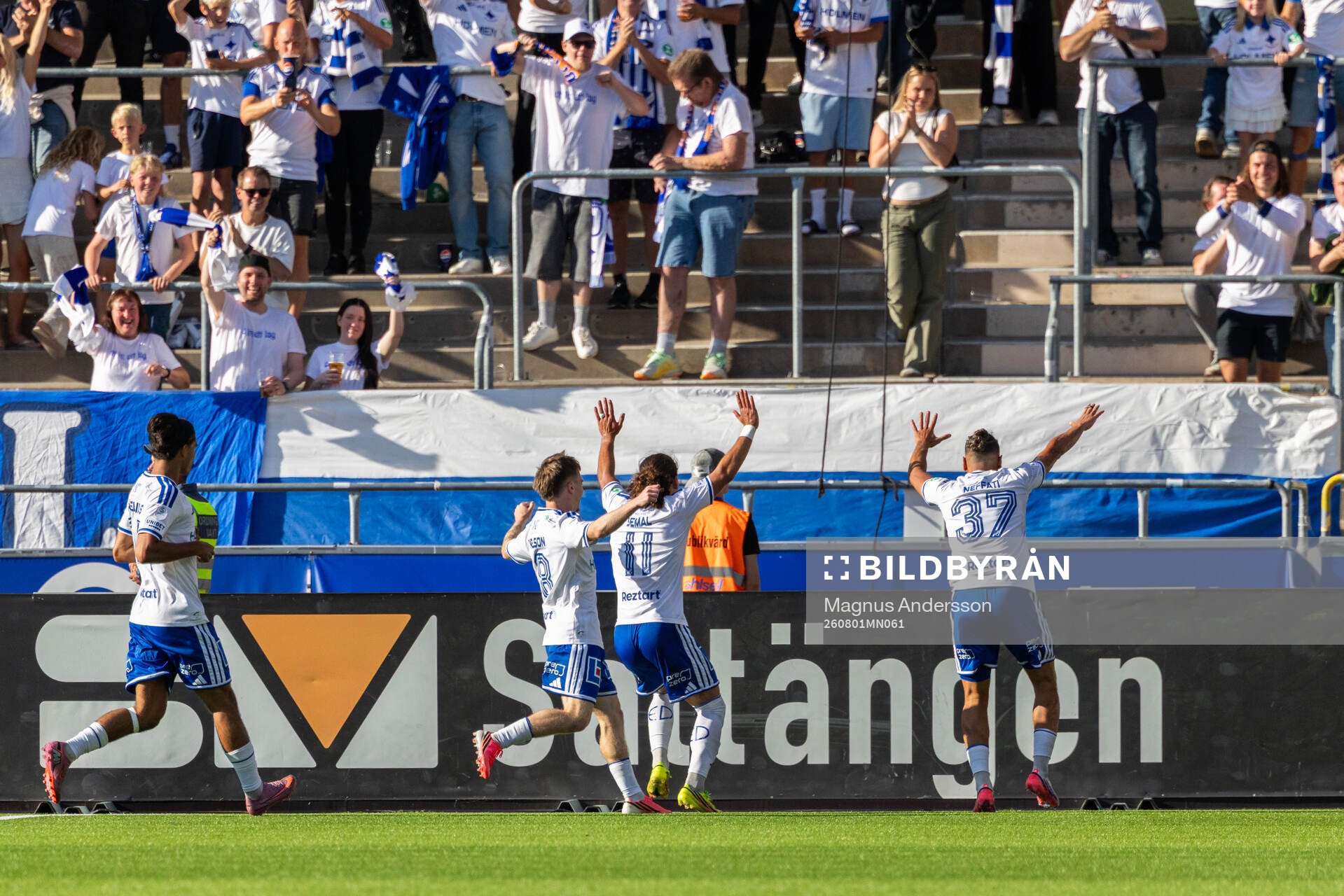 IFK Norrköpings Elias Jemal jublar med lagkamrater