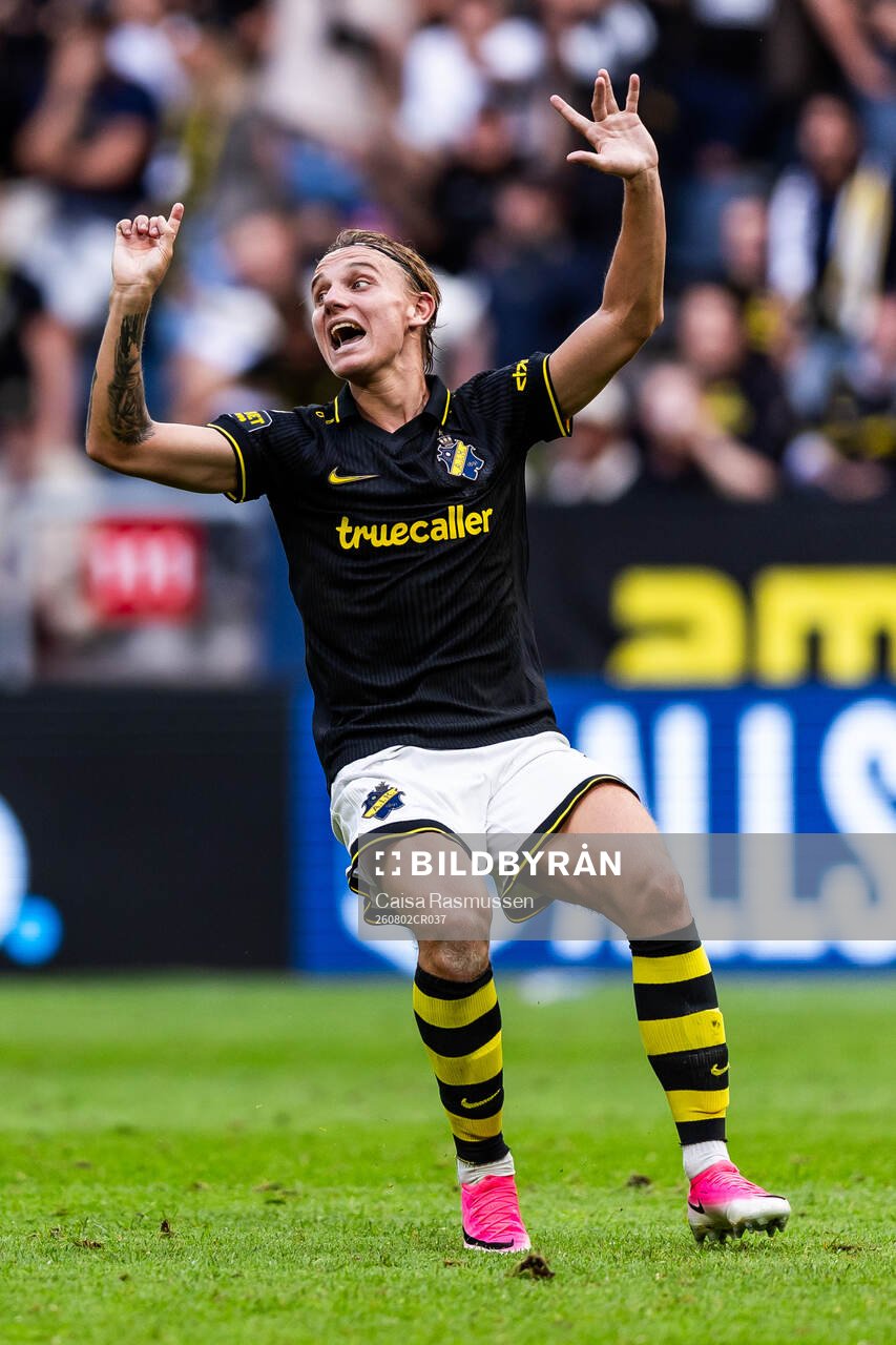 AIKs Linus Carlstrand reagerar