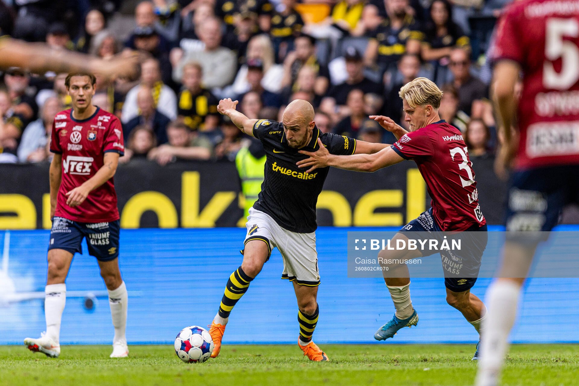 AIKs Amel Mujanic och Örgrytes Sebastian Lagerlund