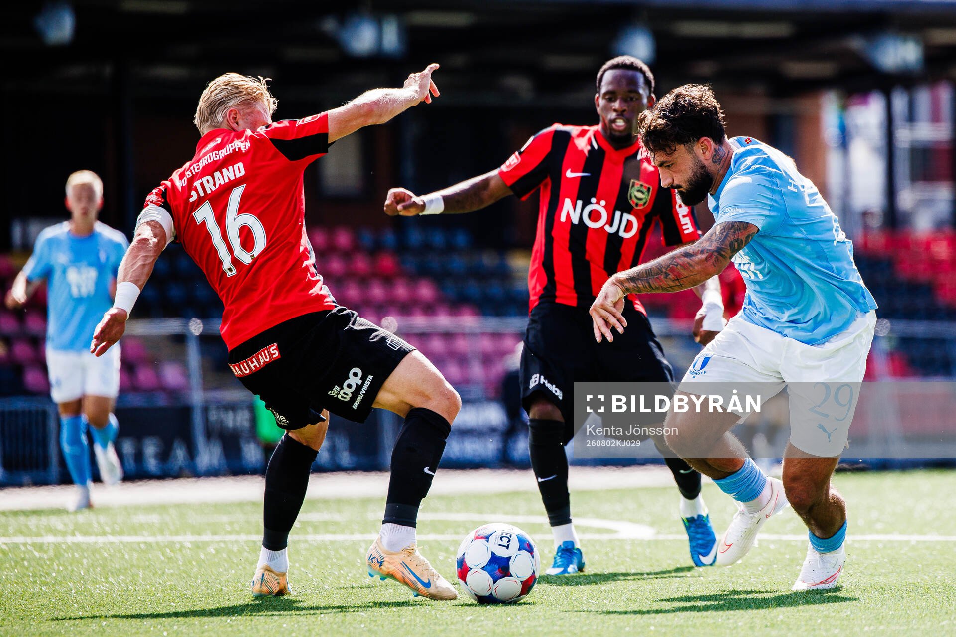 Malmö FFs Sead Haksabanovic och Brommapojkarnas Simon