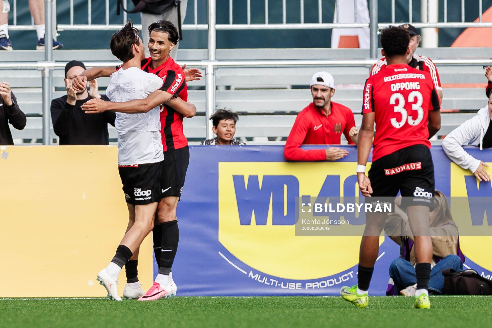 Brommapojkarnas Kamilcan Sever jublar