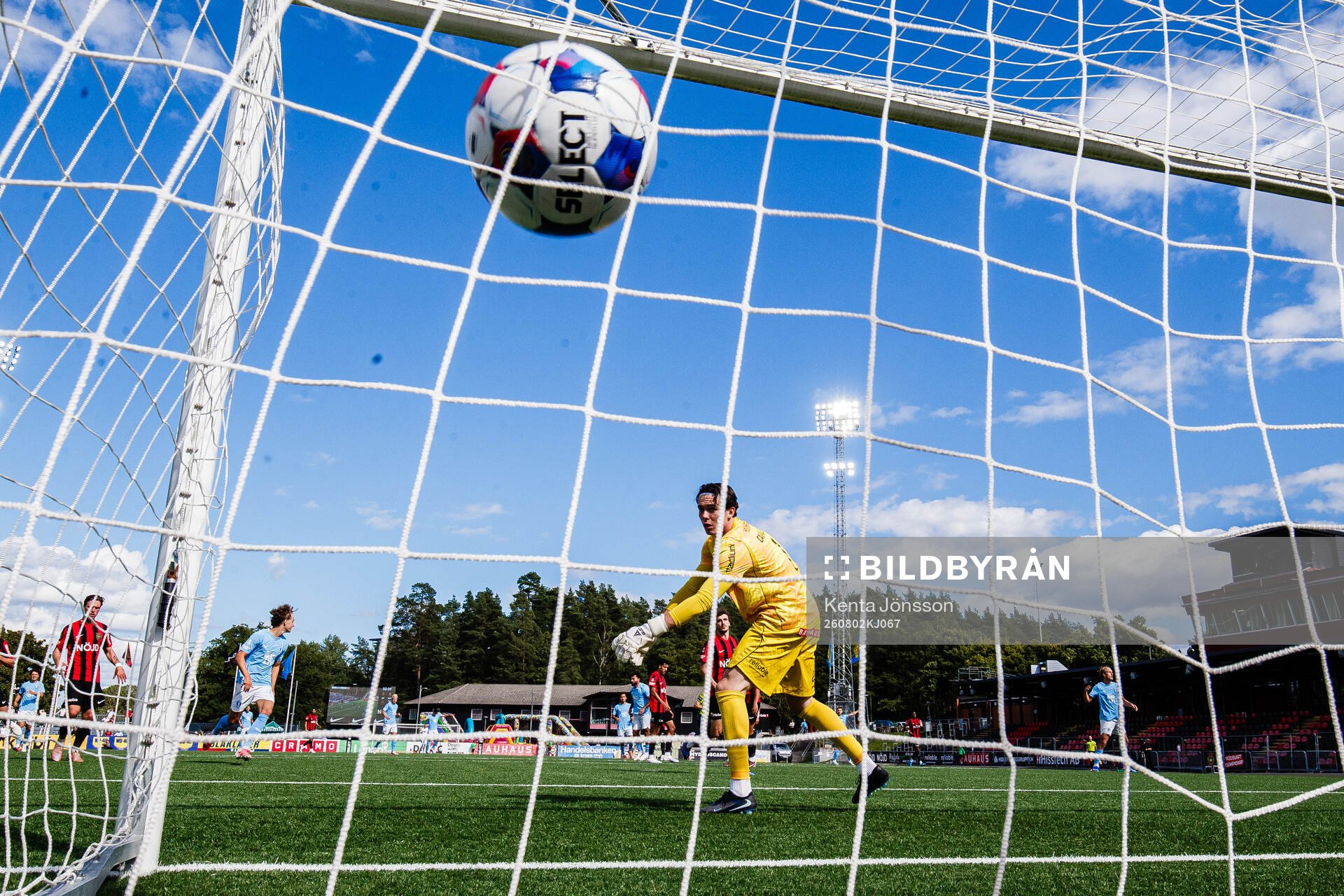 Malmö FFs Sead Haksabanovic gör 0-1 bakom Brommapojkarnas