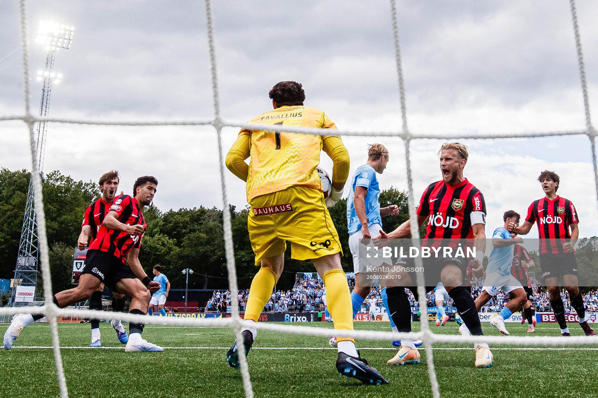 Brommapojkarnas målvakt Leo Cavallius och Simon Strand