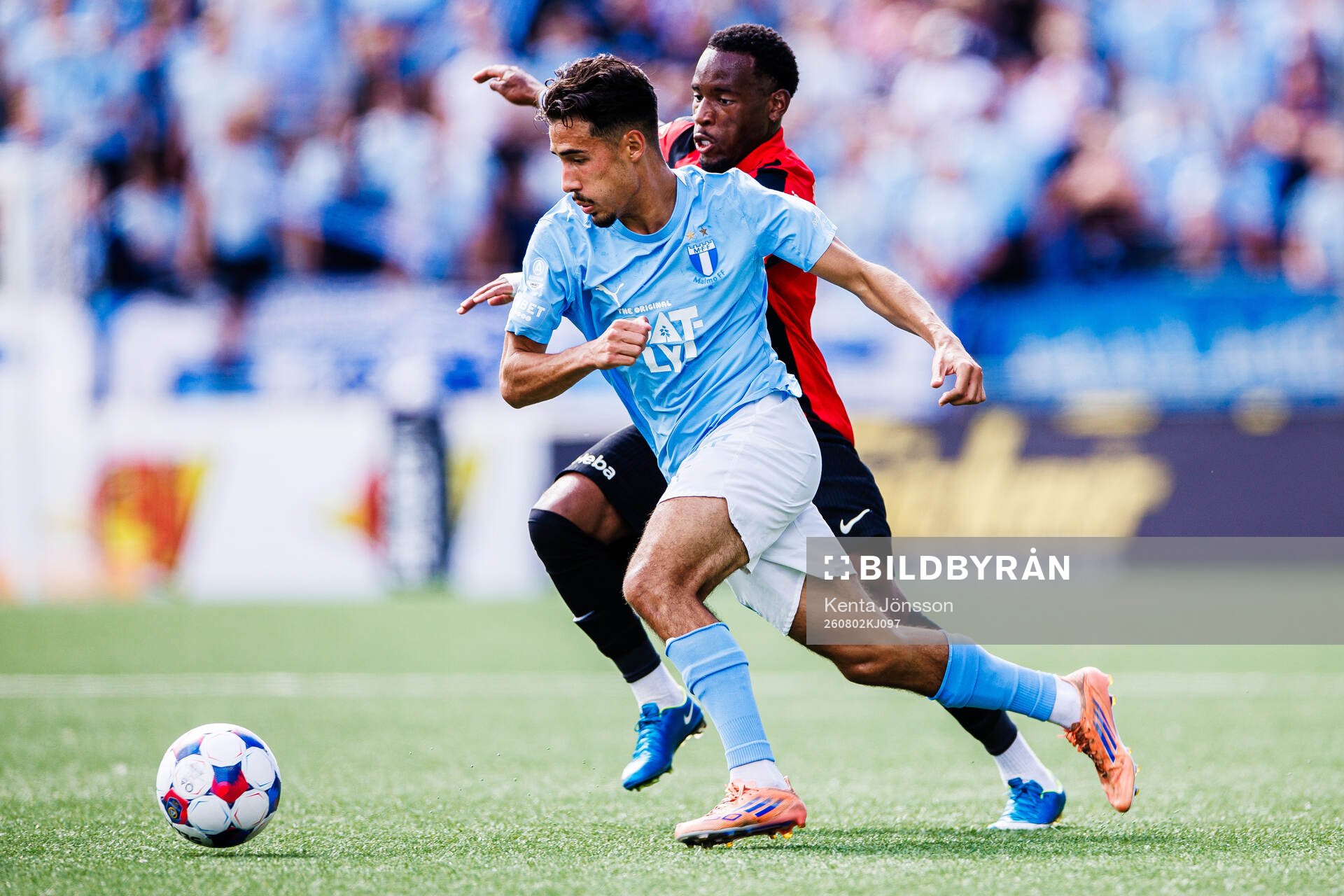 Malmö FFs Adrian Skogmar och Brommapojkarnas Obilor Denzel