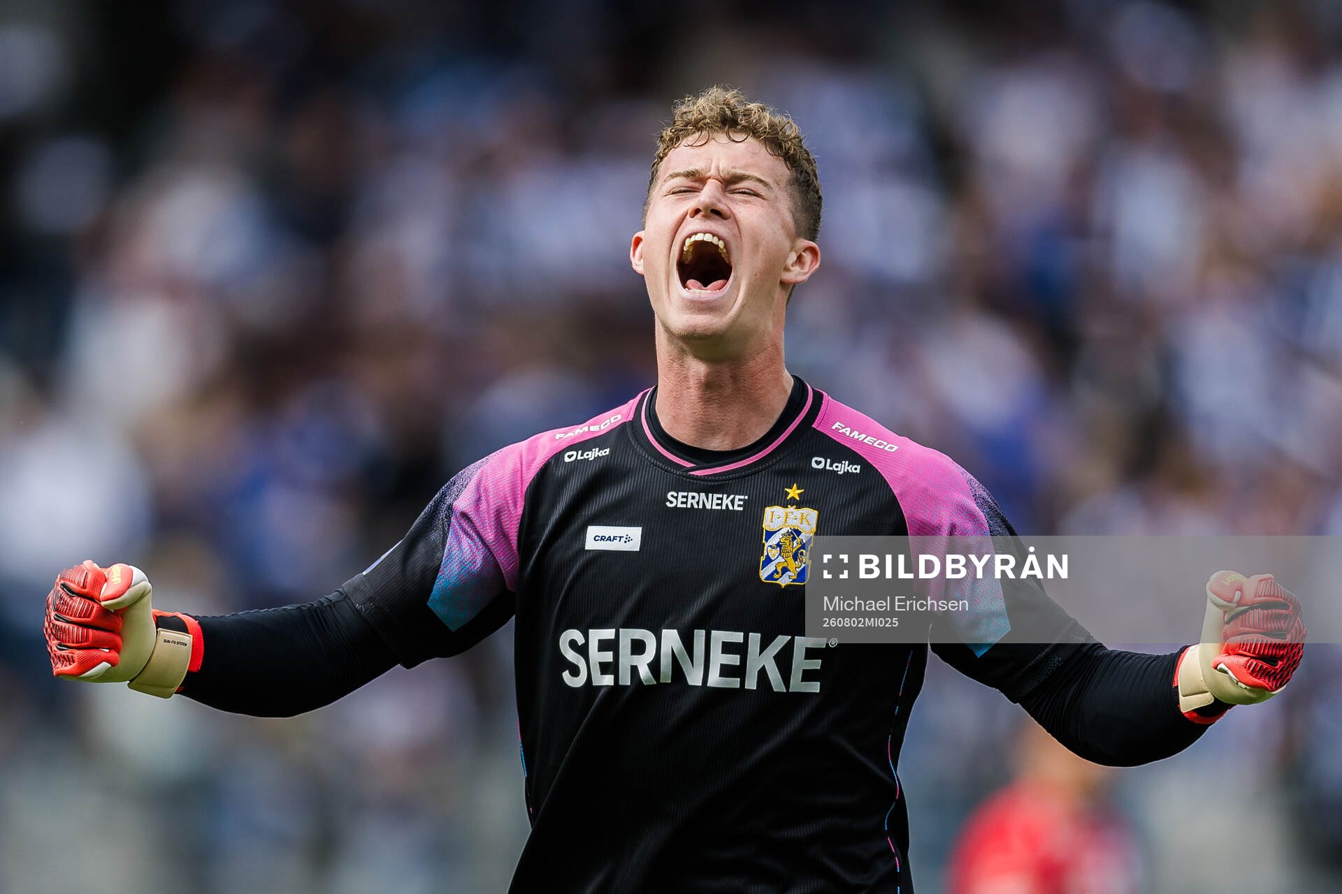 IFK Göteborgs målvakt Viktor Andersson jublar